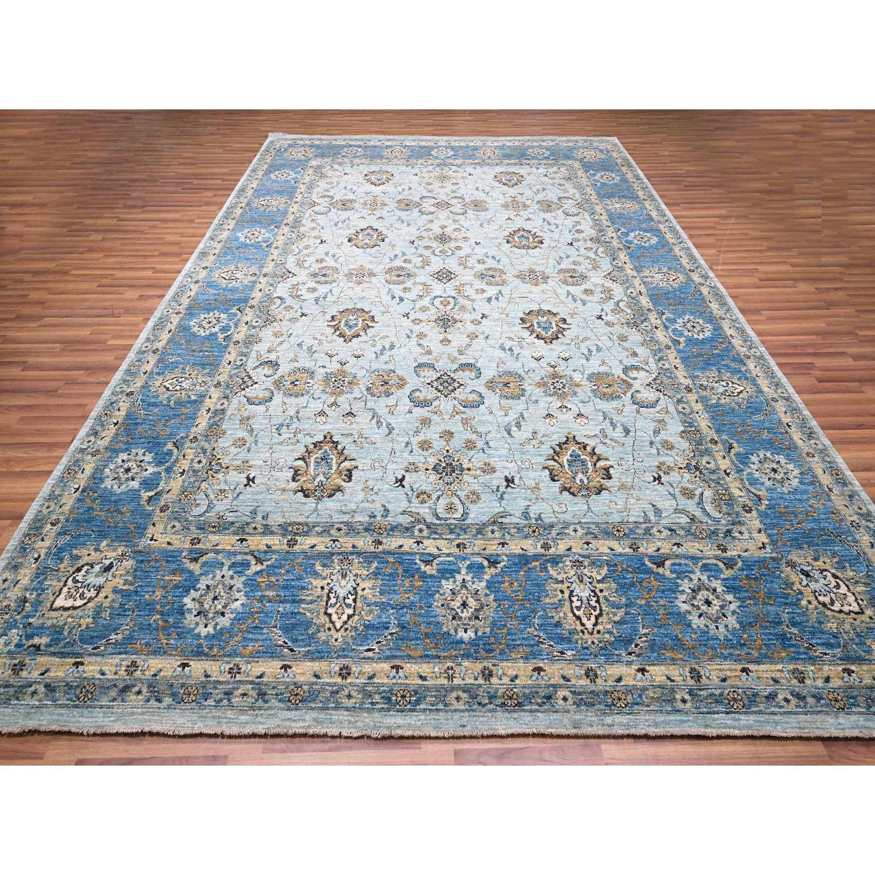 Celeste Blau, Shah Abbas Blumenmuster, Natürliche Farbstoffe, Dichtere Webart, Traditionelles Agra Design, Reine Wolle, Handgeknüpft, Orientteppich
Primäre MATERIALIEN: Wolle
Latex: Kein Flor 
Höhe: 0,25 Zoll
Stil: Transitional
Grundfarbe: