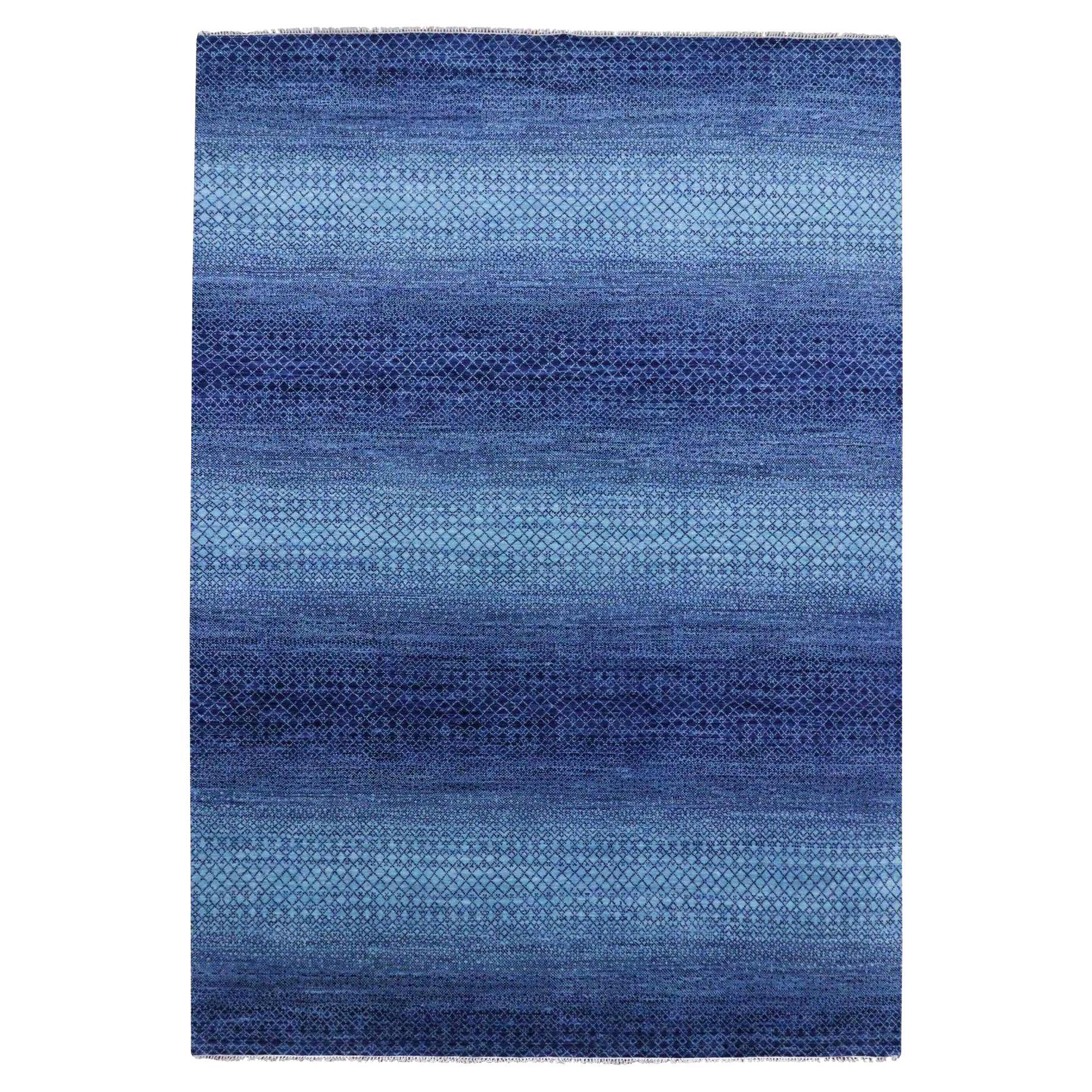 9
10 "x14
Bleu denim, Collection moderne Chiaroscuro, Tapis en pure laine noué à la main