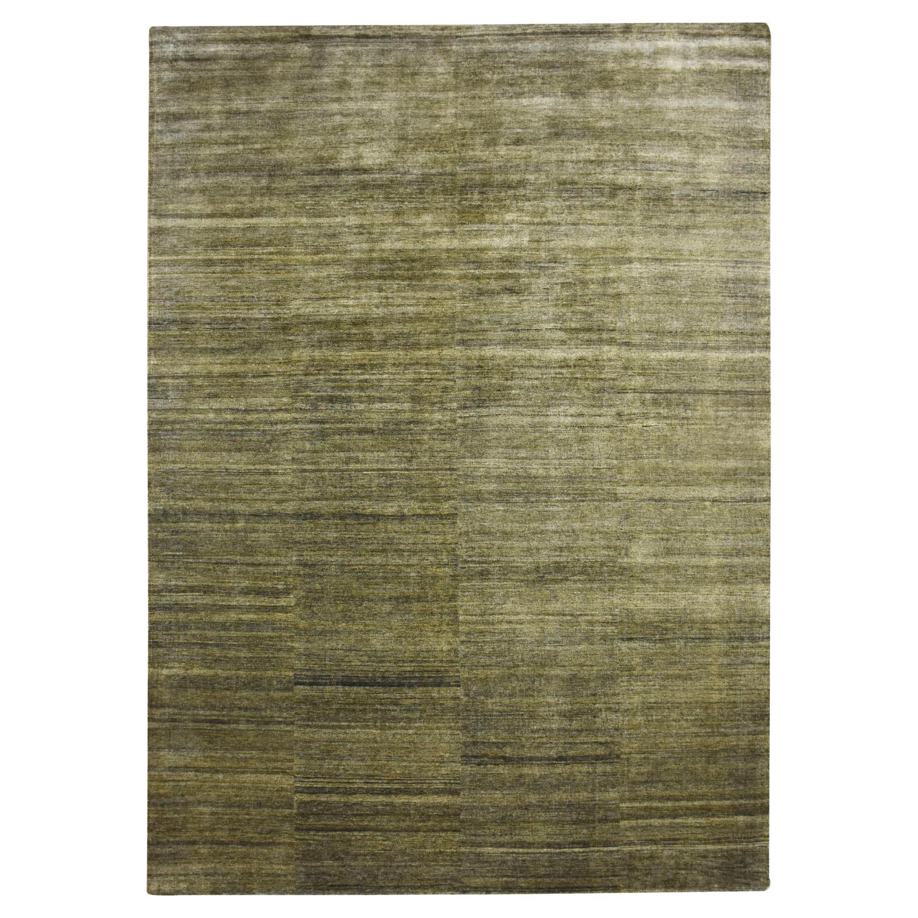 9
10"x14
Moss Green Plain Design Hand Knotted Soft Touch Pure Silk Oriental Rug