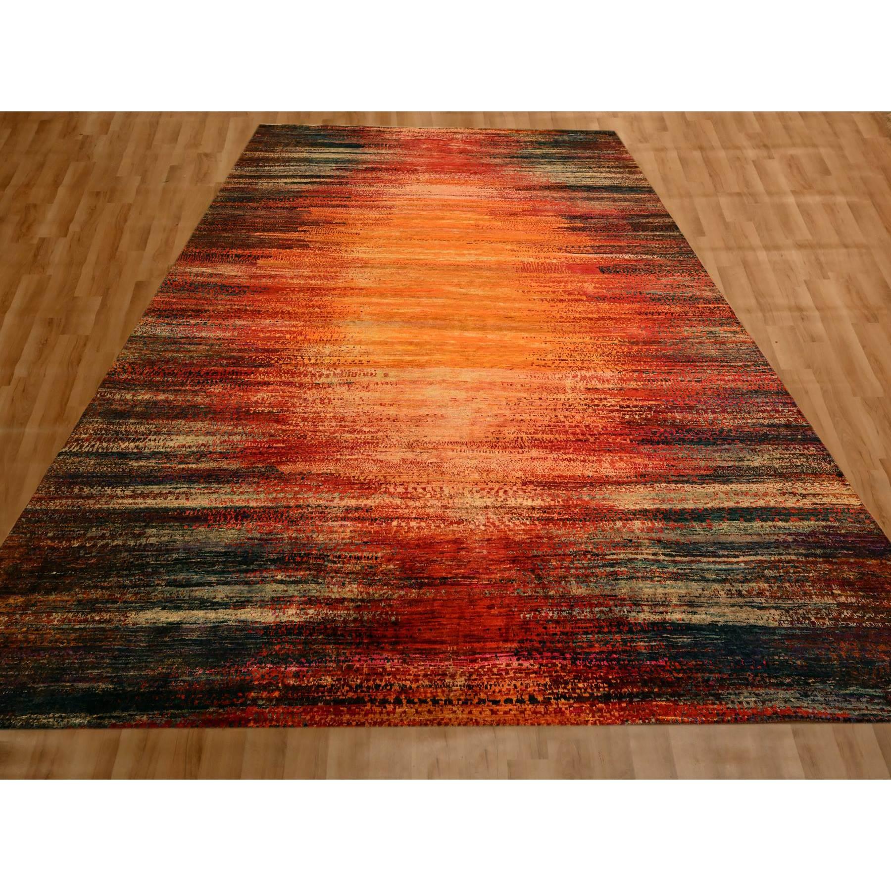 Colori del tramonto, Pura seta Sari, Design moderno, Morbido al tatto, Annodato a mano, Tappeto orientale
Materiali primari: Seta Sari
Lattice: No Pile 
altezza: 0,25 pollici
Stile: Contemporaneo
Colore primario: Giallo
Colori secondari: Marrone,