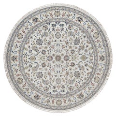 9
10 "x9
10" Tappeto rotondo avorio in lana e seta Nain con motivo floreale annodato a mano