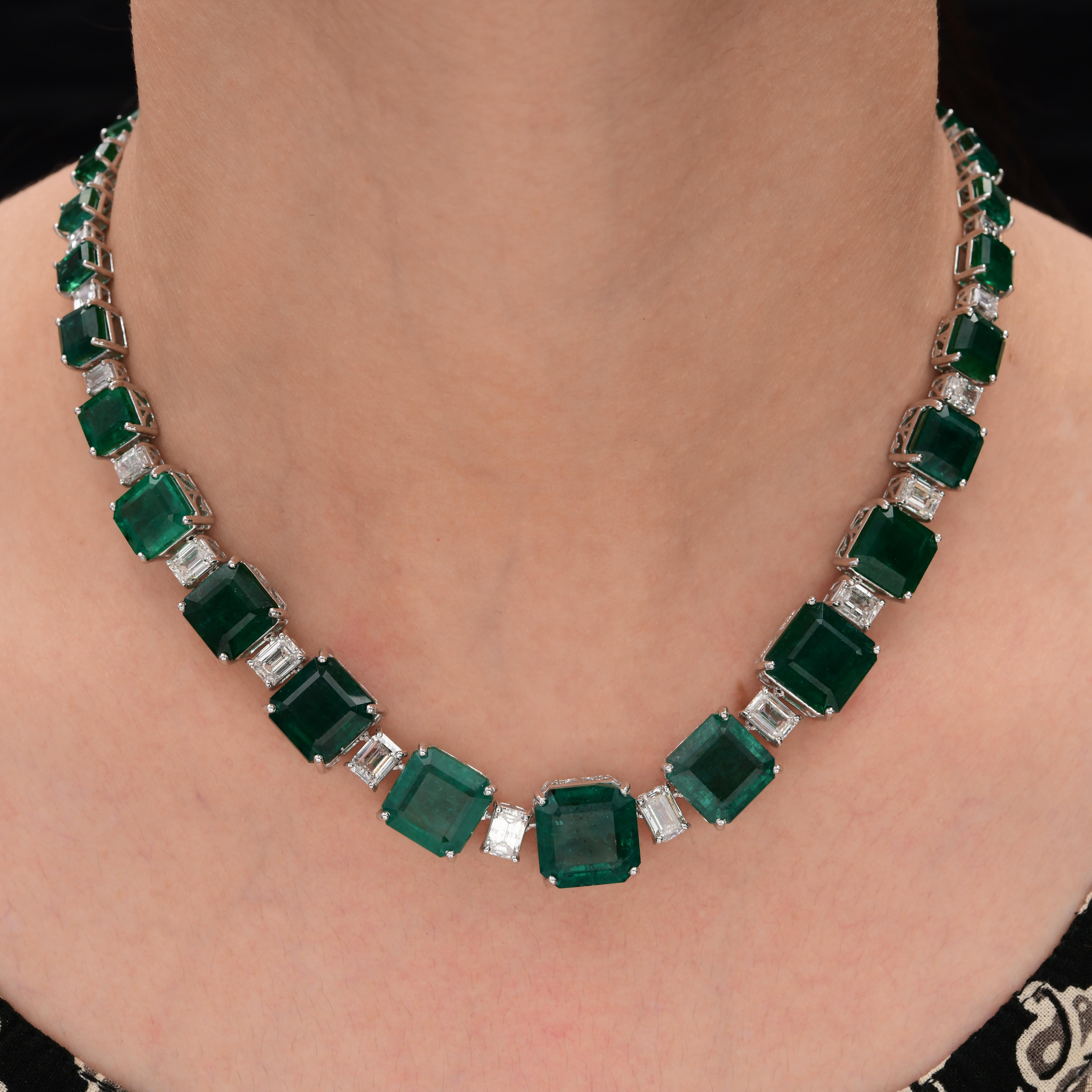 Einzelheiten

Artikel-Code :- SEN-52327
Bruttogewicht :- 57.20 gm
18k Weißgold Gewicht :- 36,67 gm
Natürlicher Diamant Gewicht :- 11.56 Ct. ( DURCHSCHNITTLICHE DIAMANT-REINHEIT SI1-SI2 & FARBE H-I )
Sambischer Smaragd Gewicht :- 91.11 Ct.
Halskette