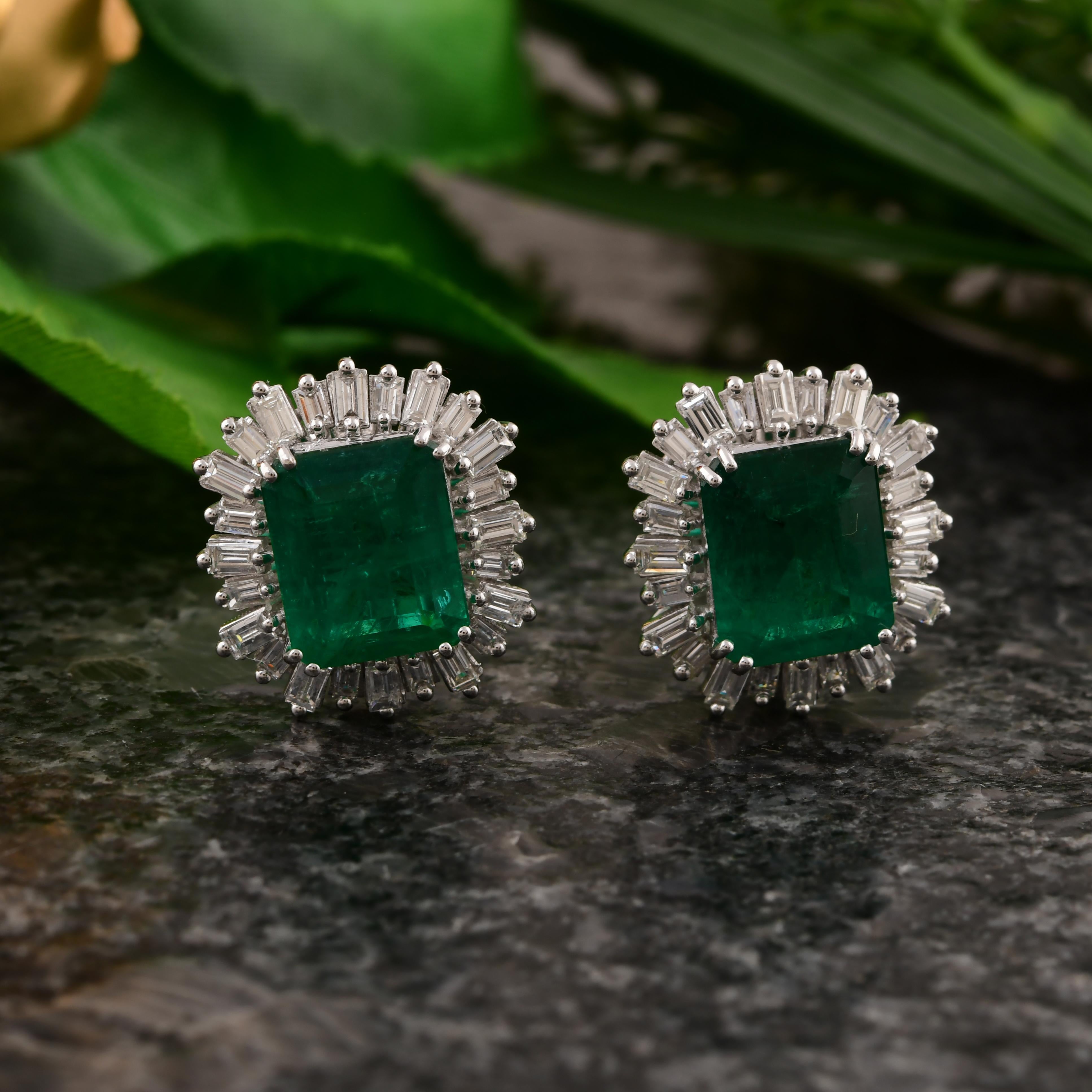 Pendientes de esmeralda zambiana de 9,11 quilates y diamantes SI/H de 1,88 quilates Oro blanco de 18 quilates en Nuevo estado para la venta en Diera, Dubai