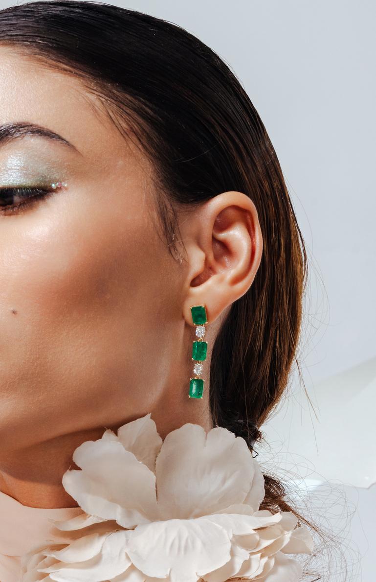 Women's 9.11 Carats Octagon Cut Emerald Diamond Drop Earrings 18k Solid Yellow Gold For Sale