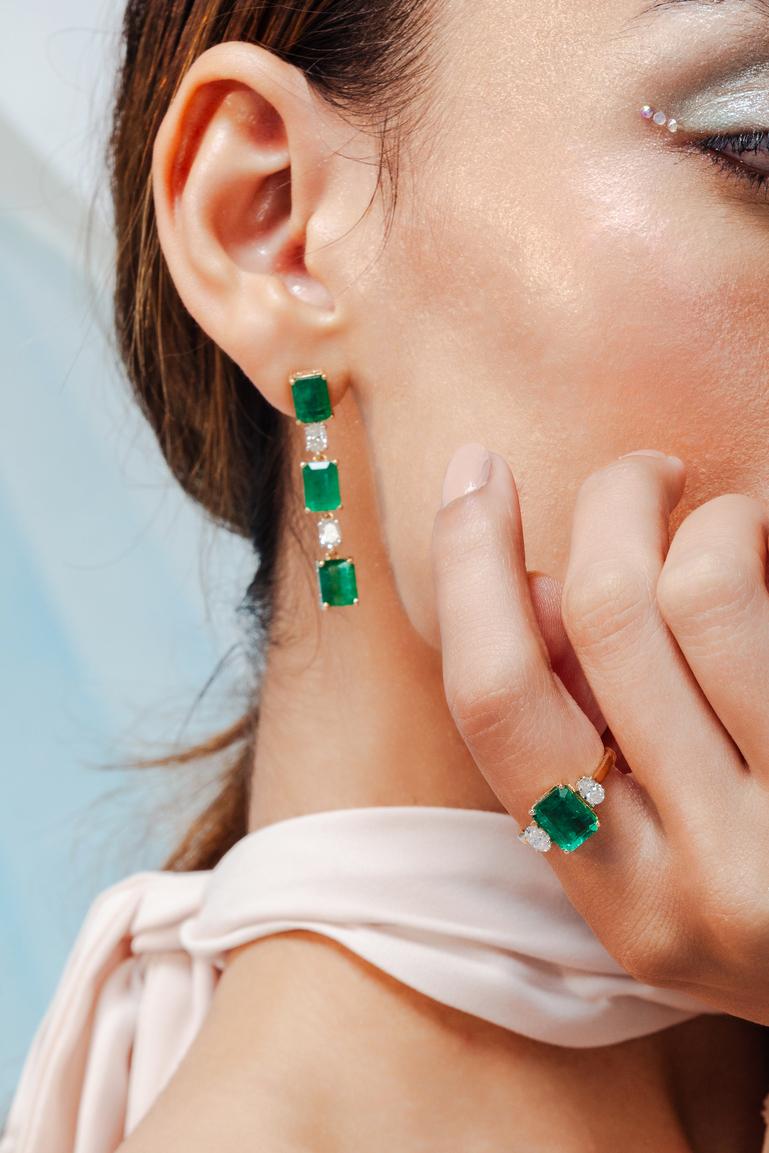 9.11 Carats Octagon Cut Emerald Diamond Drop Earrings 18k Solid Yellow Gold en vente 2