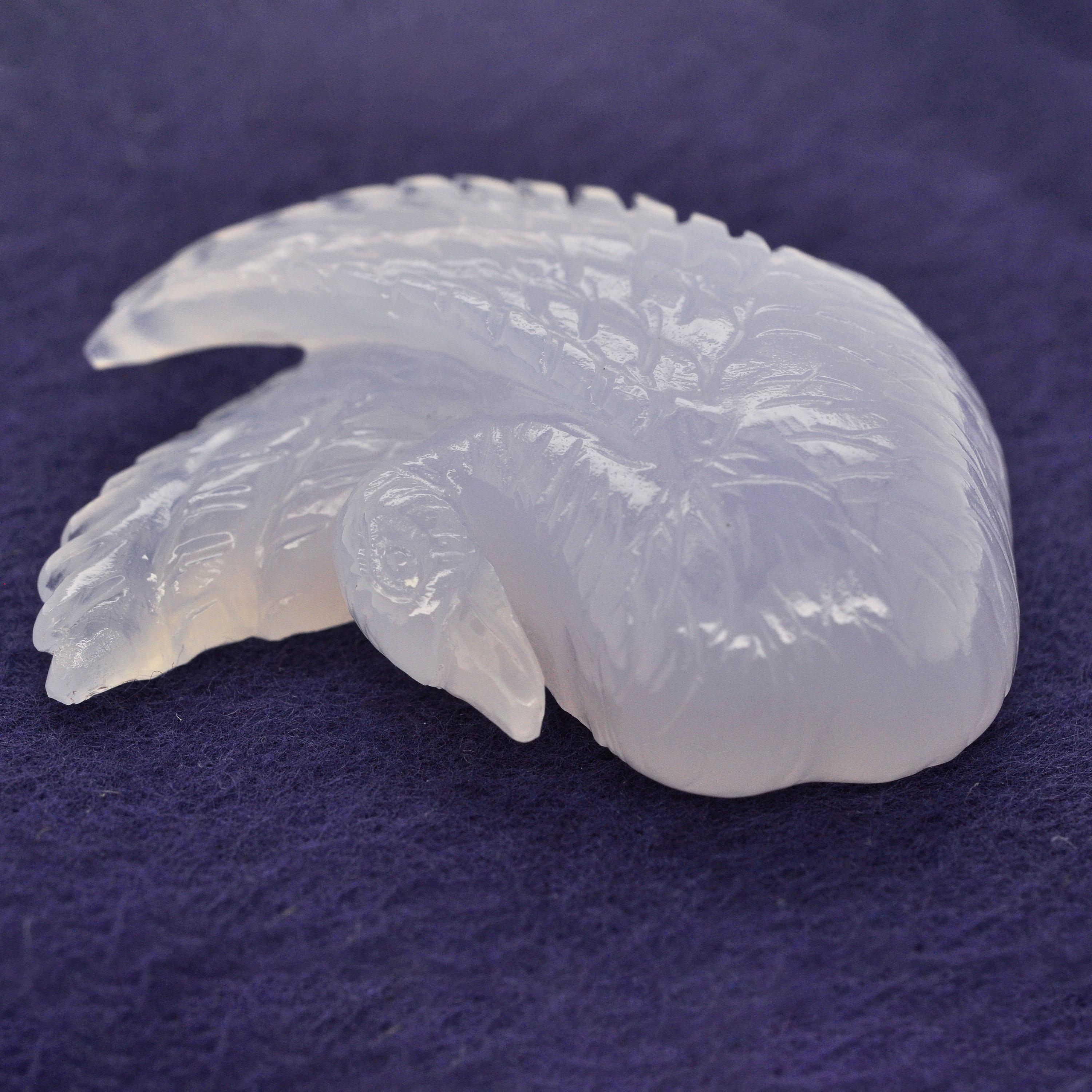 da uomo o donna 91,15 carati di calcedonio blu intagliato a mano, ciondolo di pietra preziosa con intaglio a cigno. in vendita