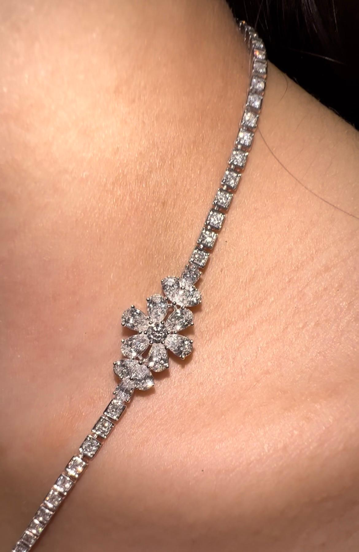 9.11ct Diamond Tennis Necklace With a Twist In New Condition For Sale In Los Angeles, CA