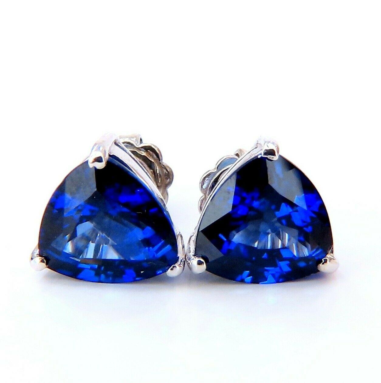 Royal blue triangular stud earrings

9.11 carat Lab created Trilliant cut sapphires.

Royal blue, clean clarity and transparent.

10.7 x 9.2 mm each.

Depth of earrings: 6.5 mm

14kt white gold 4.4 grams.