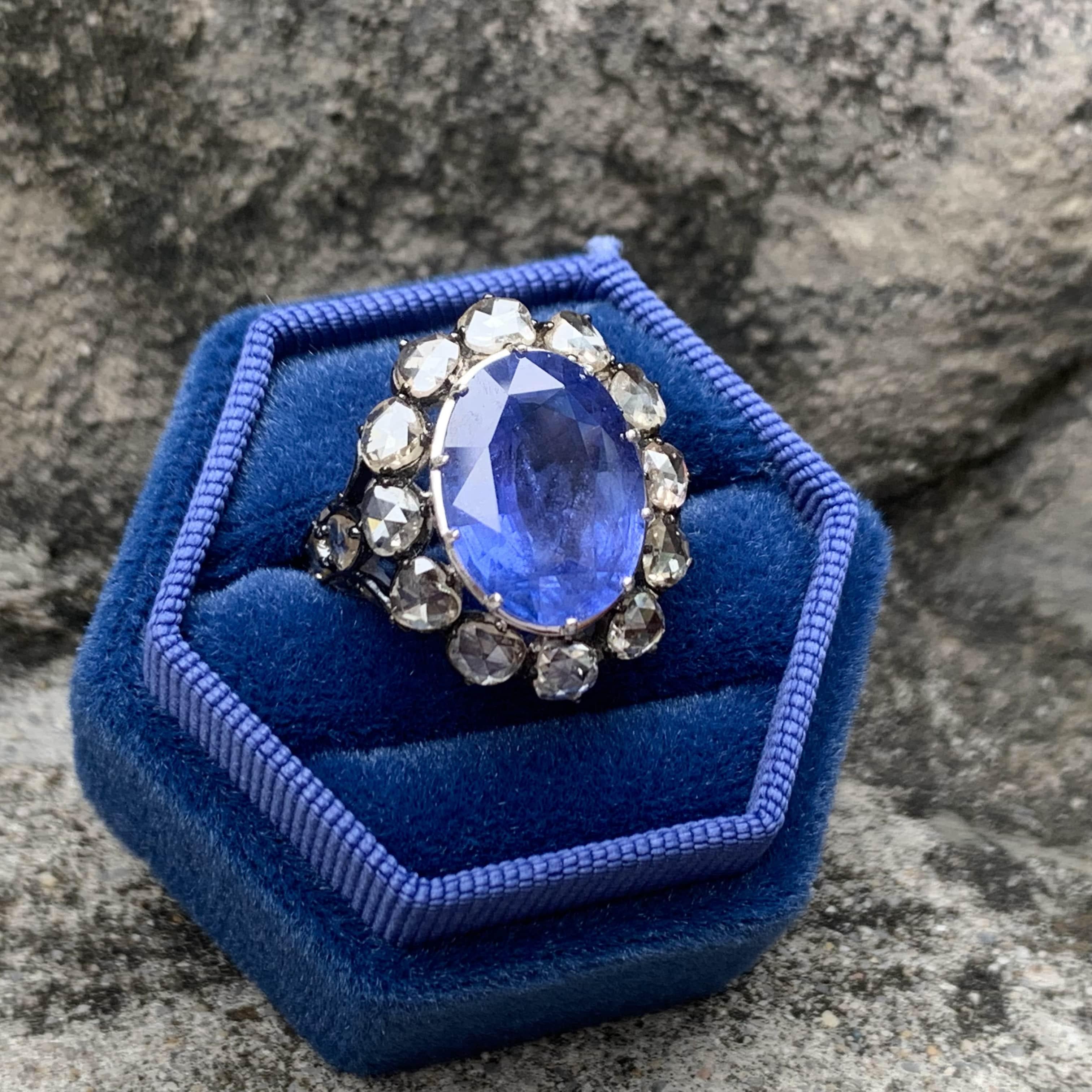 Ceylon Sapphire 9.12 Carat Art Deco Inspired Ring with Rose Cut Diamonds In New Condition For Sale In Bangkok, TH