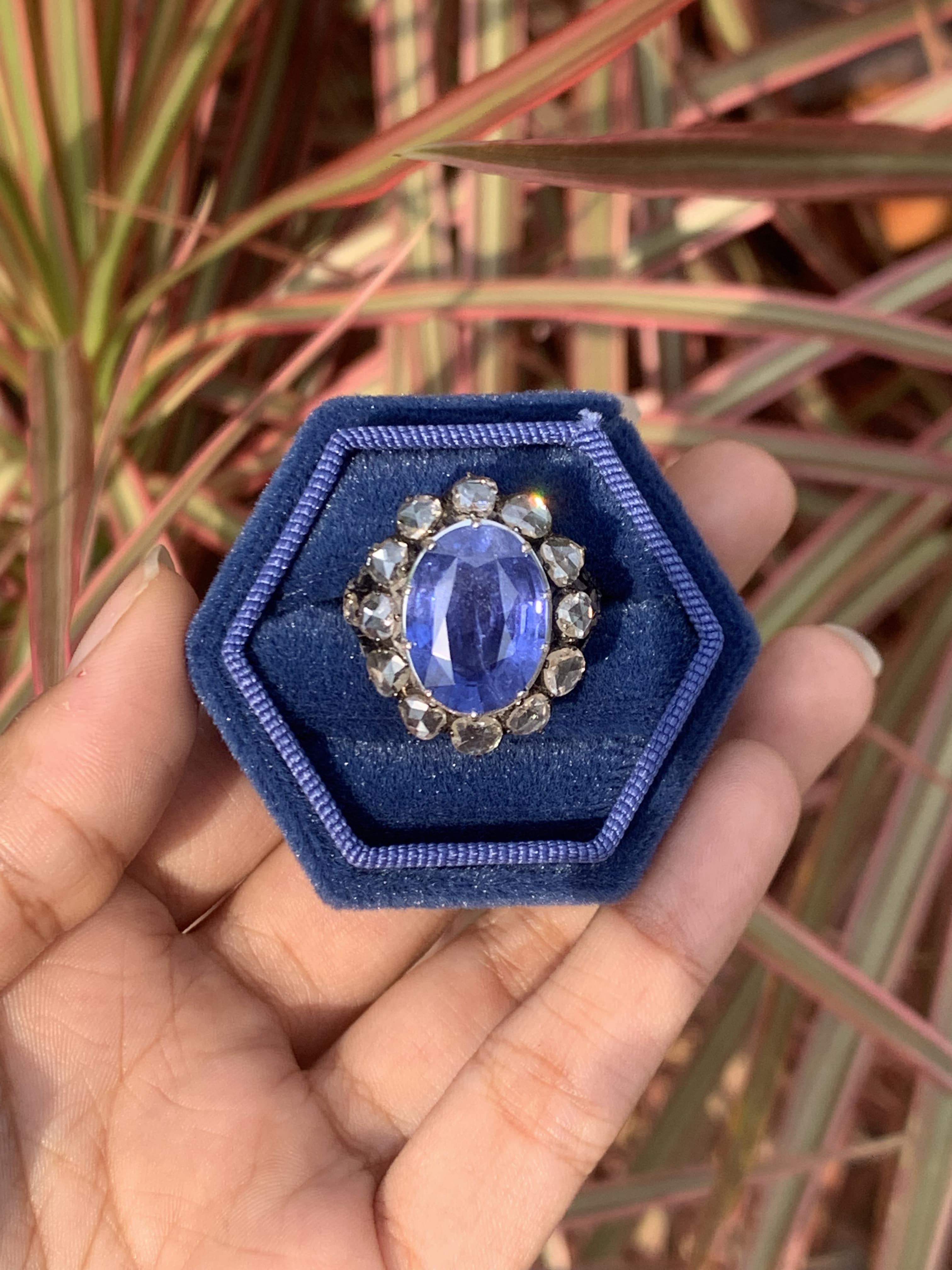 Ceylon Sapphire 9.12 Carat Art Deco Inspired Ring with Rose Cut Diamonds For Sale 3