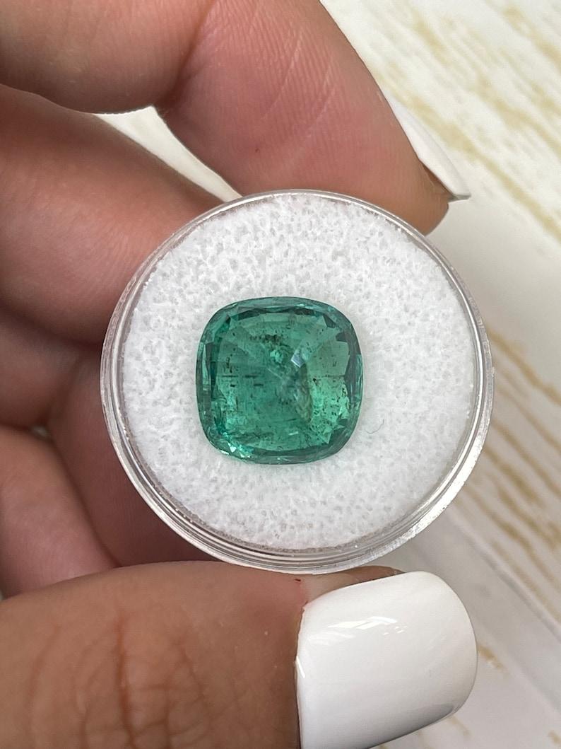 9,12 Karat erdiger grüner sambischer Smaragd - abgerundeter Kissenschliff Echter Edelstein im Angebot 2
