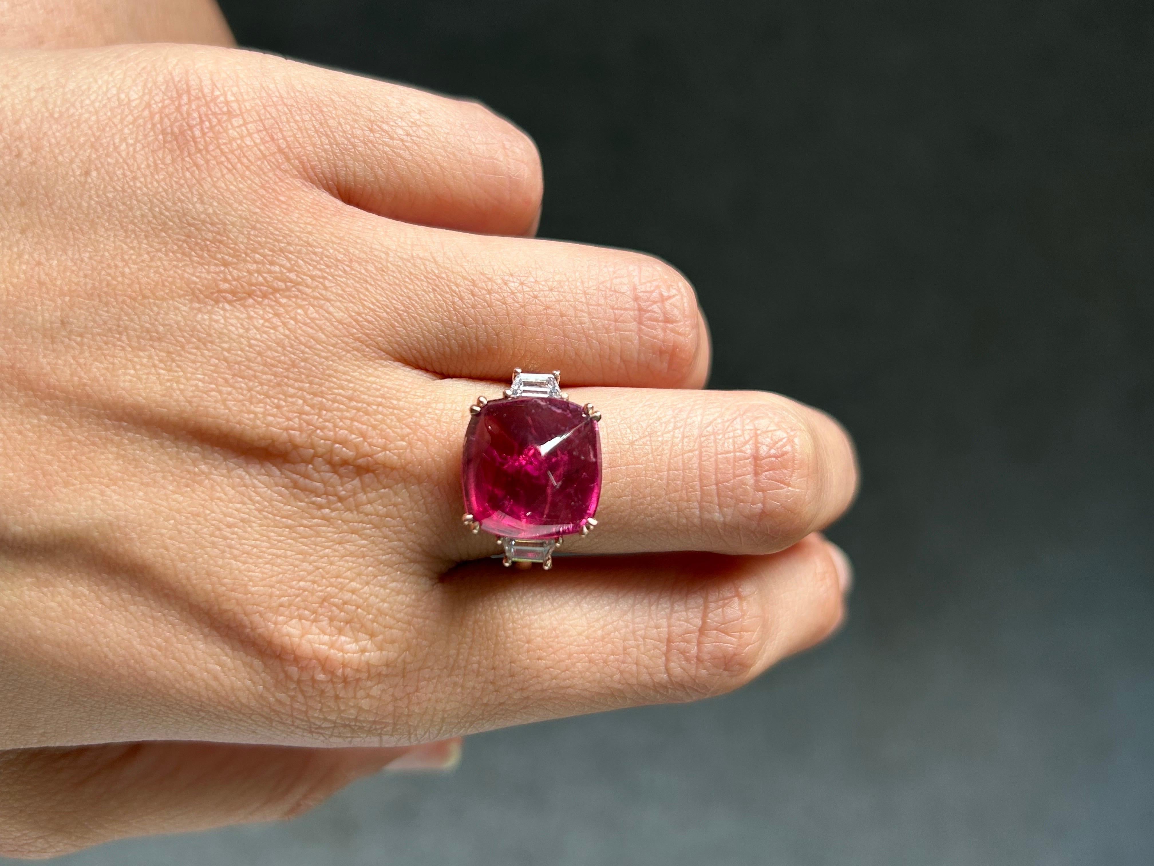 Modern 9.13 Carat Pink Tourmaline Sugarloaf and Diamond Three Stone Engagement Ring For Sale