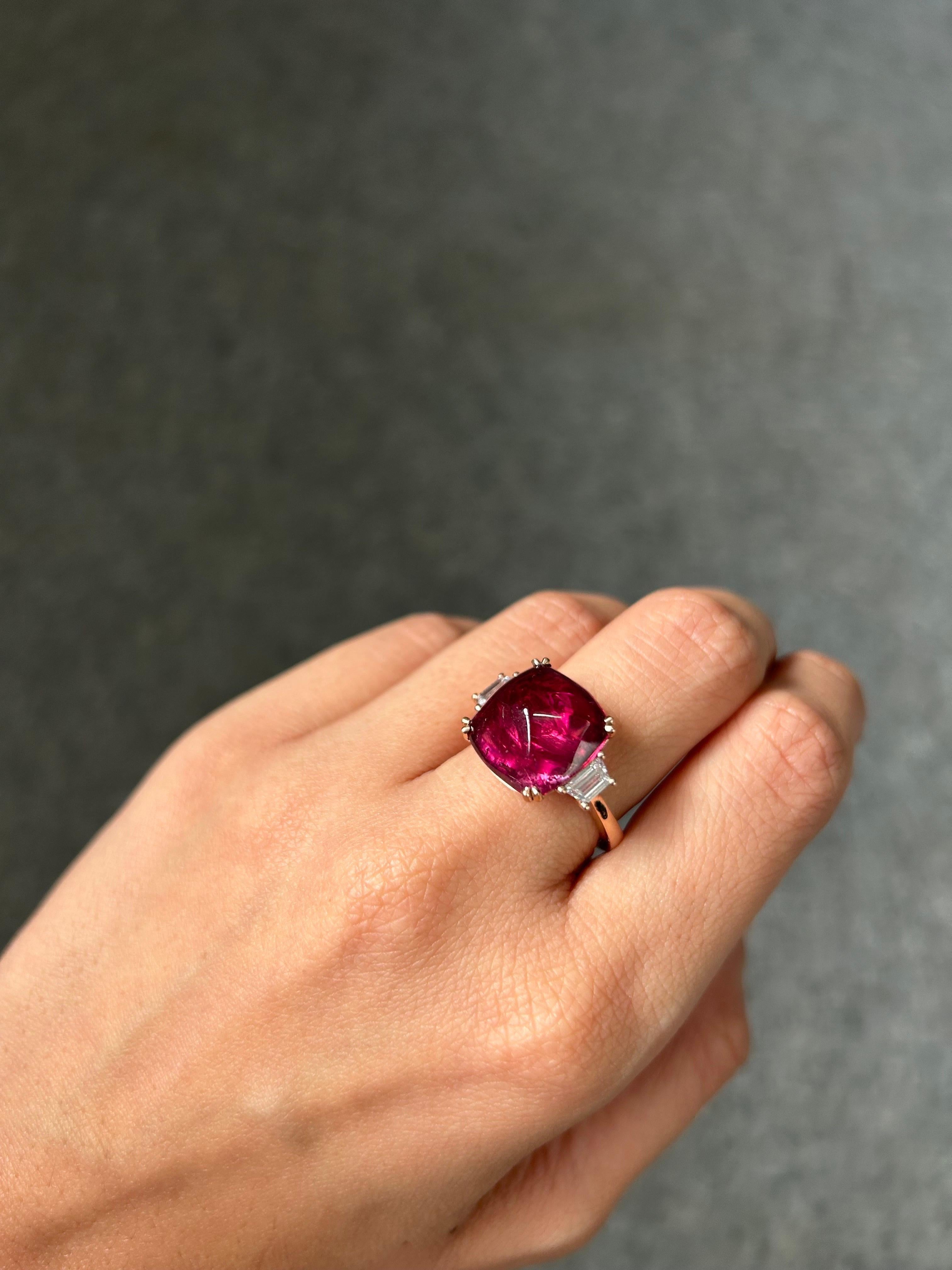 9.13 Carat Pink Tourmaline Sugarloaf and Diamond Three Stone Engagement Ring In New Condition For Sale In Bangkok, Thailand