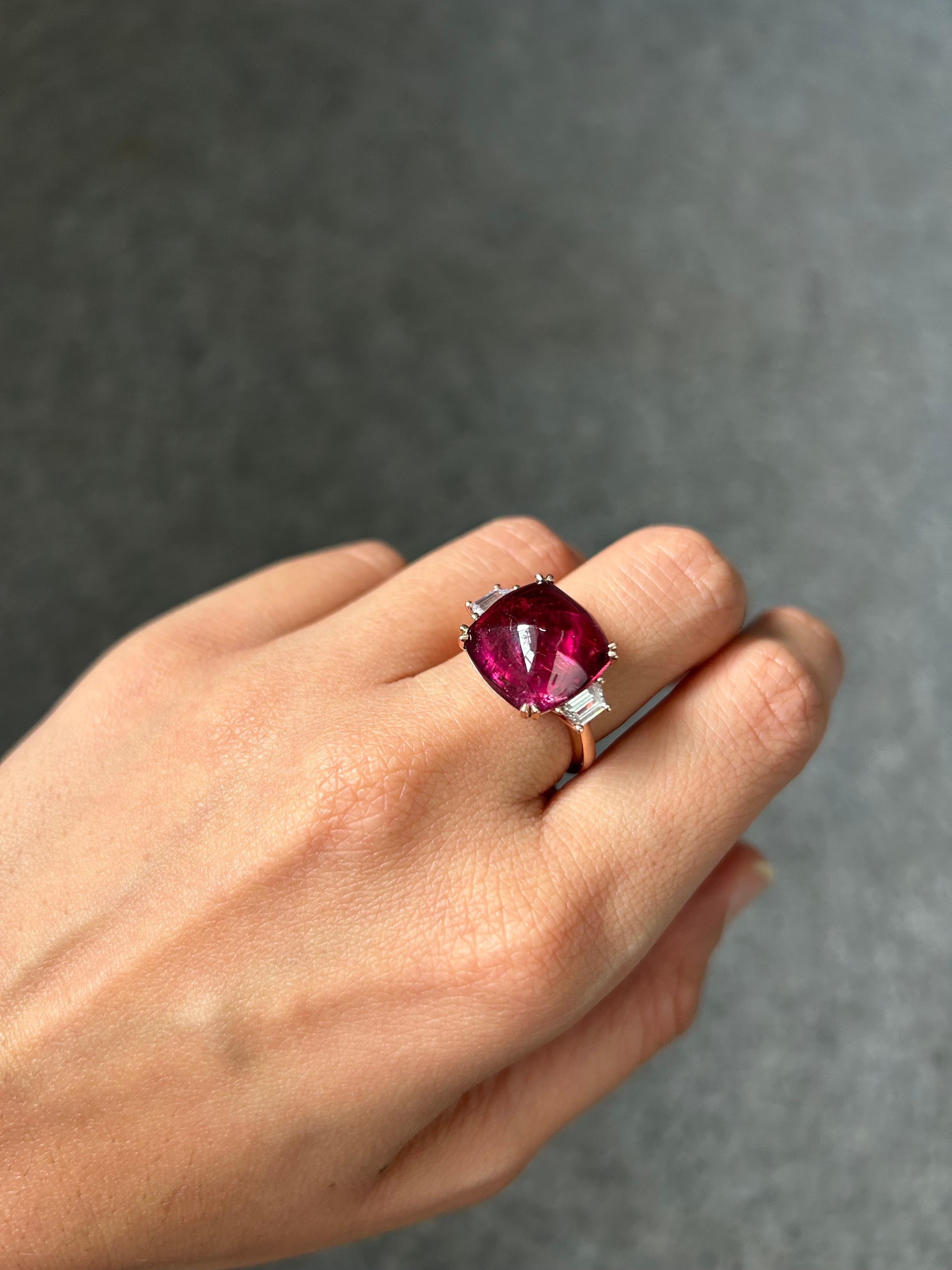 9.13 Carat Pink Tourmaline Sugarloaf and Diamond Three Stone Engagement Ring In New Condition For Sale In Bangkok, Thailand