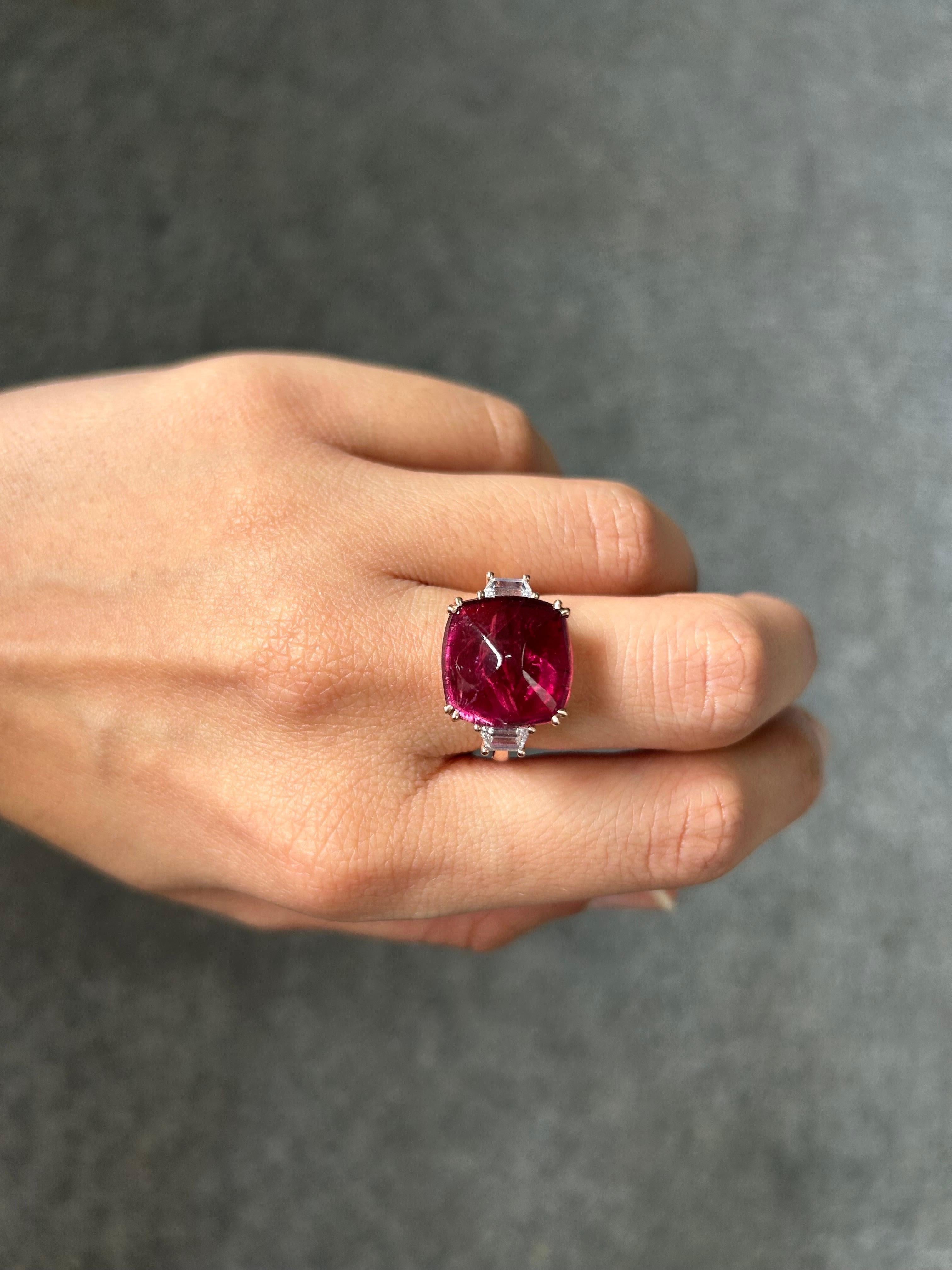 9.13 Carat Pink Tourmaline Sugarloaf and Diamond Three Stone Engagement Ring For Sale 1