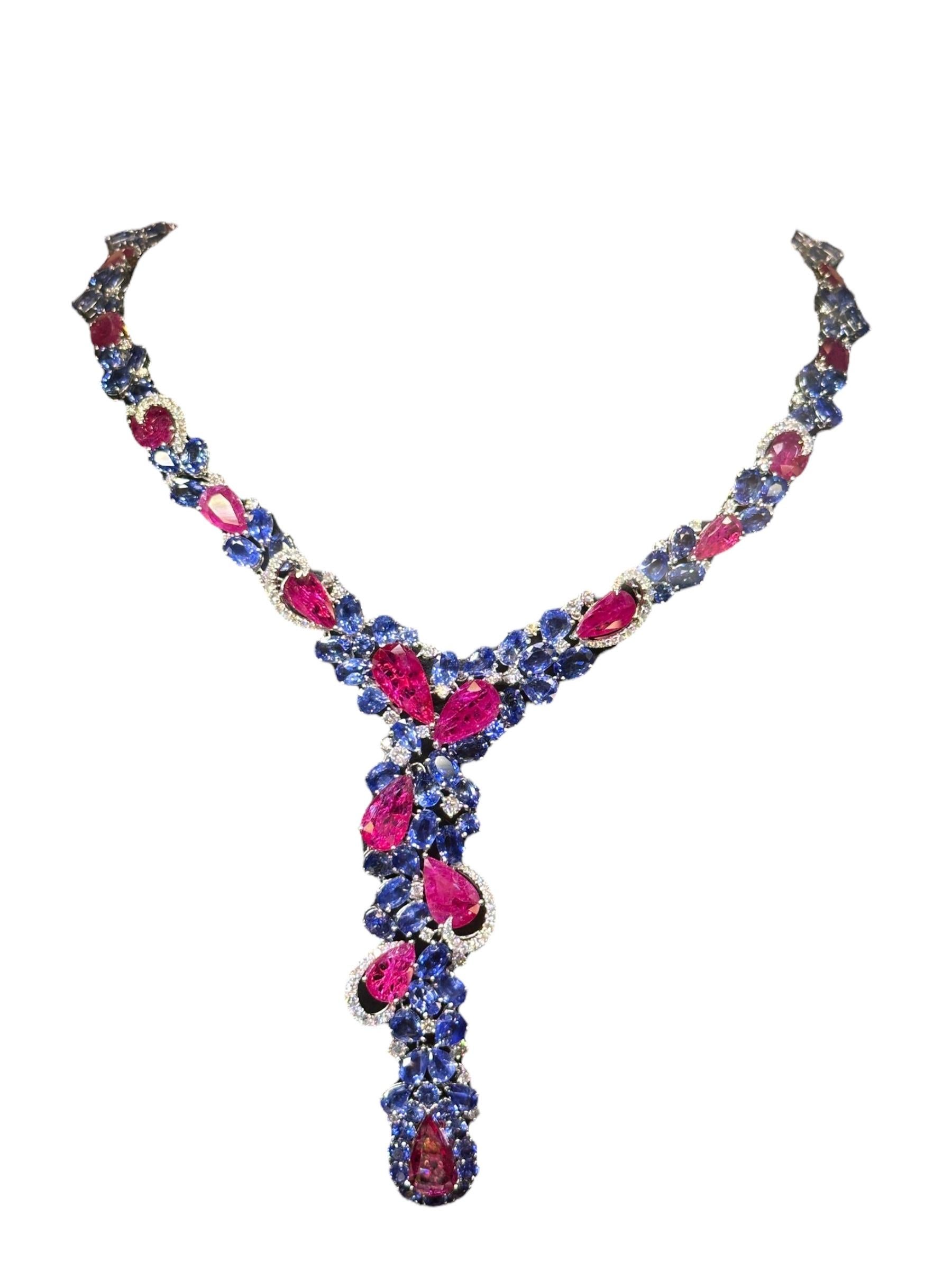 Taille poire 91.47 Carat Mozambique Rubis Ceylan Saphir & Diamant Collier Drop Or 18K en vente