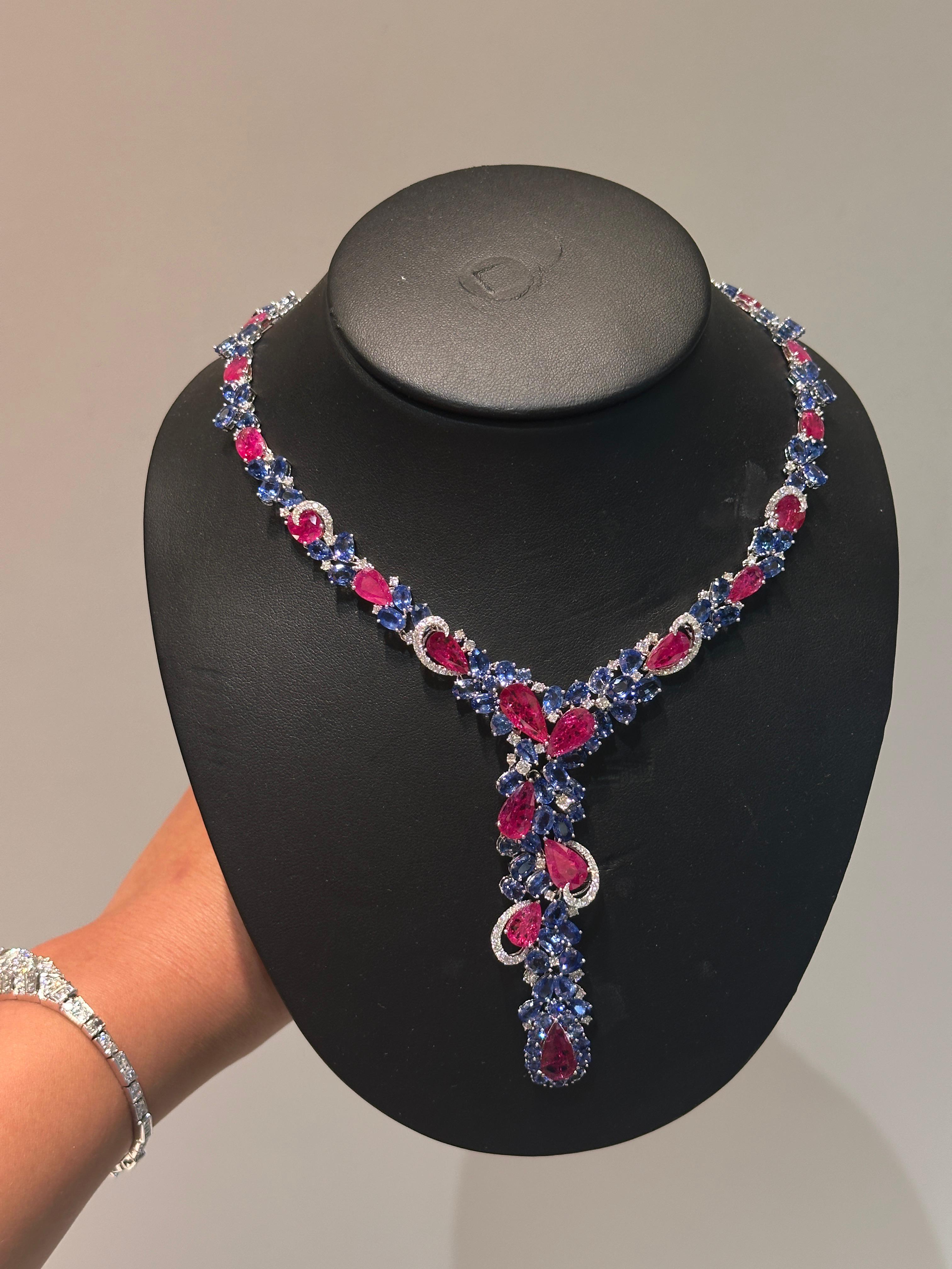 91.47 Carat Mozambique Rubis Ceylan Saphir & Diamant Collier Drop Or 18K Neuf - En vente à Great Neck, NY