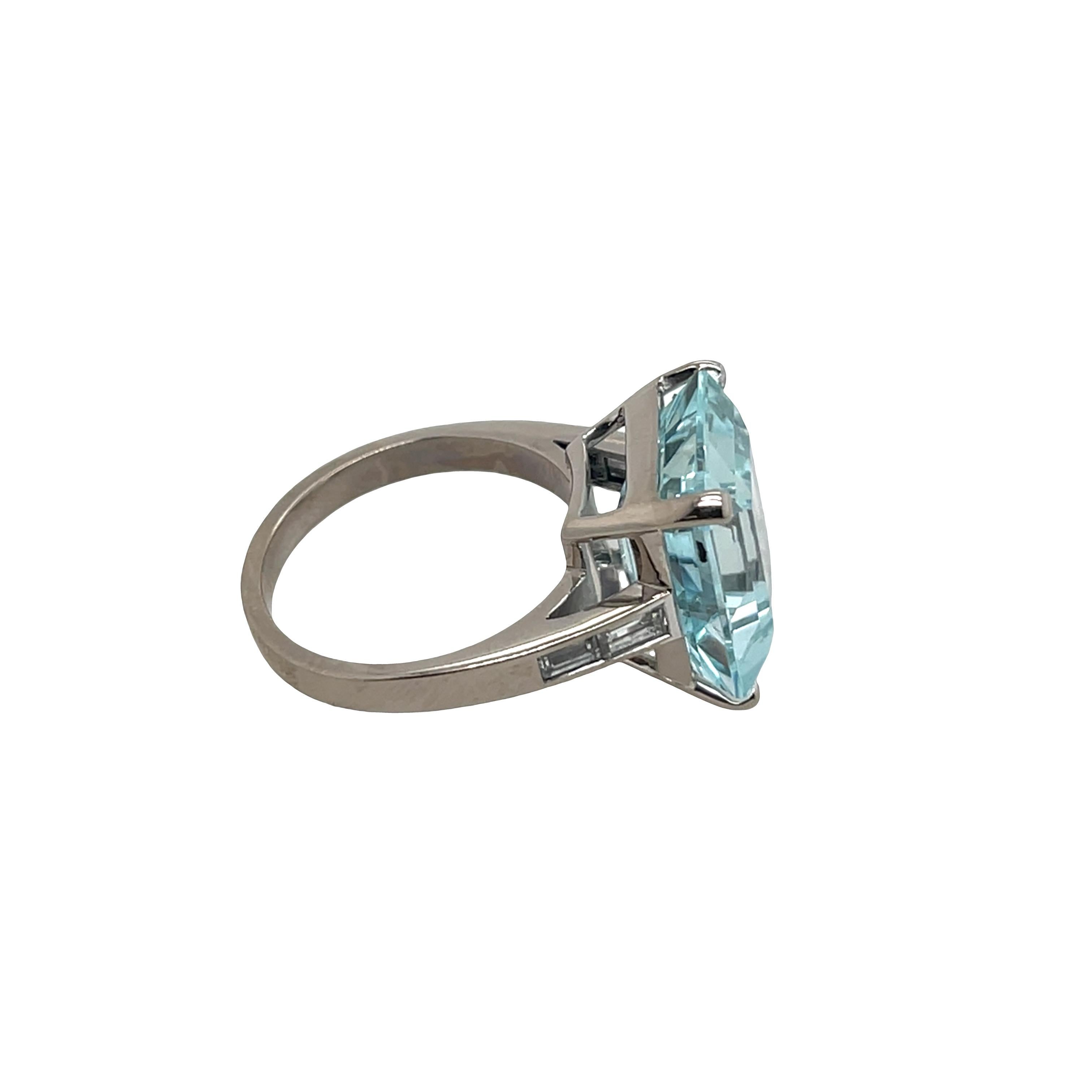 9,14ct Aquamarin Ring Set in Platin mit 4 Baguette Diamanten auf Schultern Damen im Angebot
