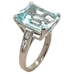 9.14ct Aquamarine Ring Set In Platinum With 4 Baguette Diamonds on Shoulders