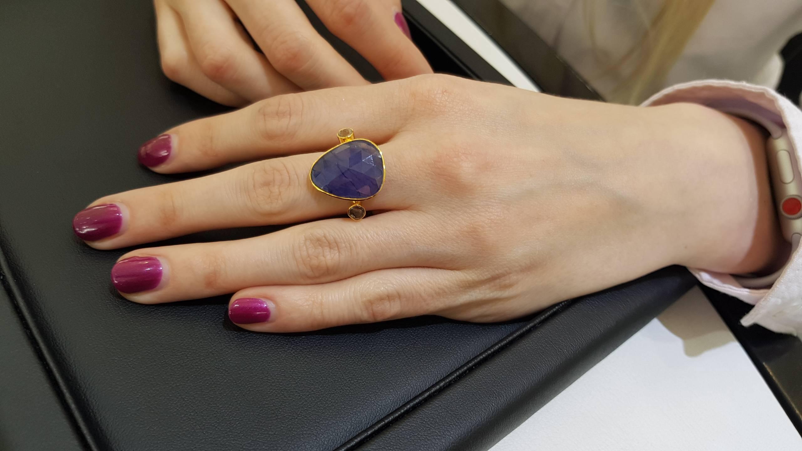 9.15 Carat Blue Sapphire Diamond Rose Cut 18 KT Yellow Gold Artisan Ring  For Sale 3