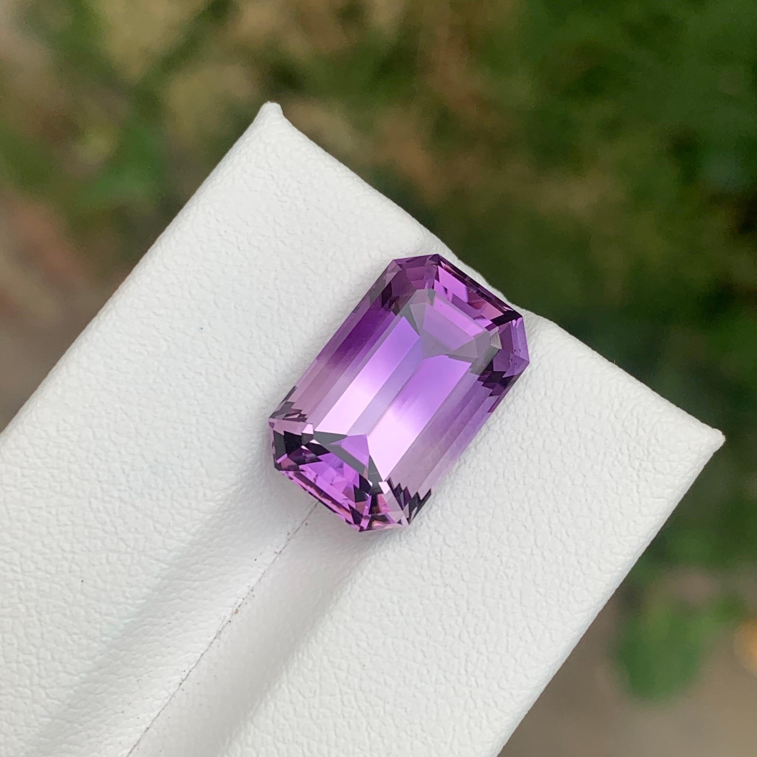 9.15 Carat Natural Loose Amethyst Emerald Shape Gemstone From Brazil (Améthyste en vrac en forme d'émeraude du Brésil) en vente 5