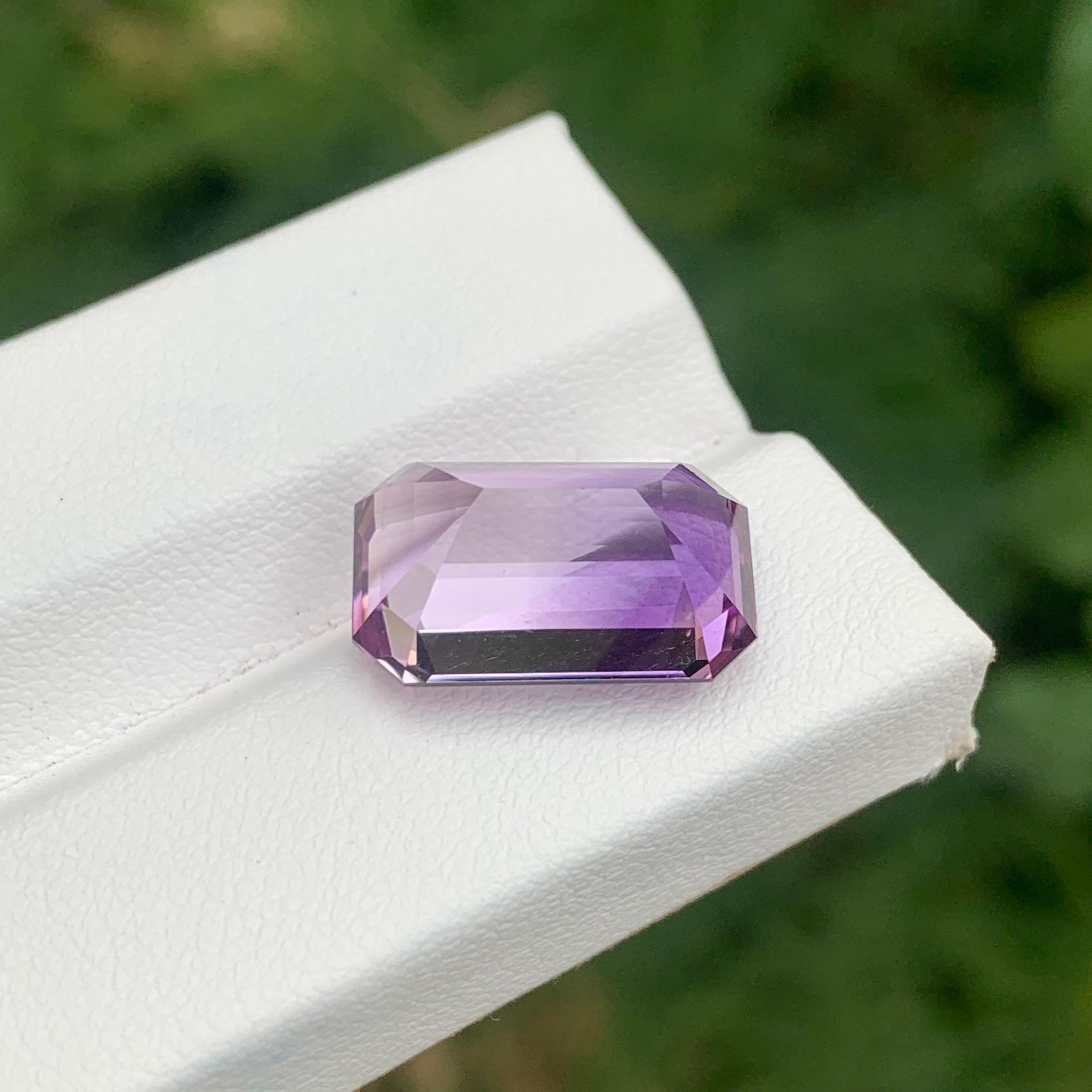 9.15 Carat Natural Loose Amethyst Emerald Shape Gemstone From Brazil (Améthyste en vrac en forme d'émeraude du Brésil) en vente 6