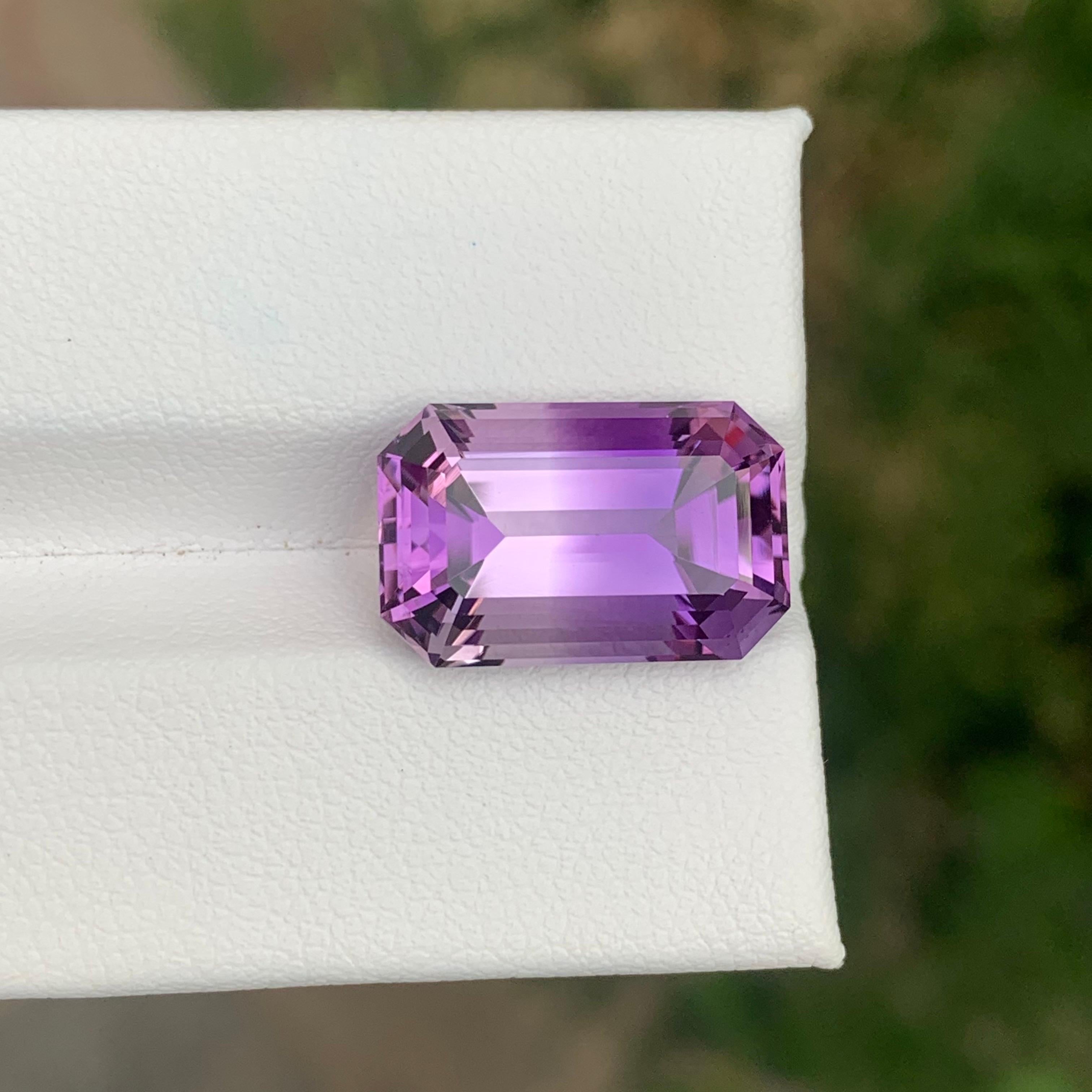 9.15 Carat Natural Loose Amethyst Emerald Shape Gemstone From Brazil (Améthyste en vrac en forme d'émeraude du Brésil) en vente 7