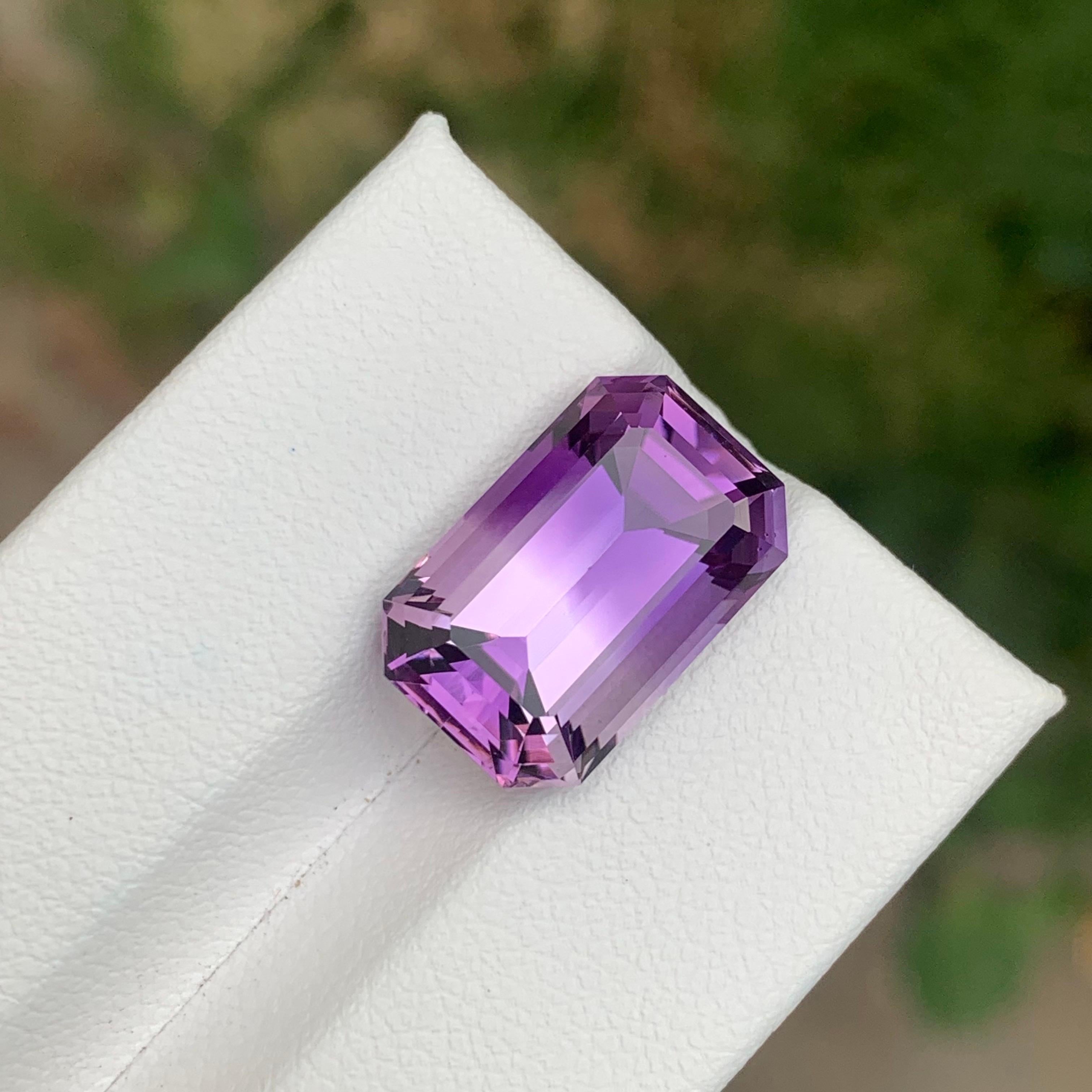 Taille émeraude 9.15 Carat Natural Loose Amethyst Emerald Shape Gemstone From Brazil (Améthyste en vrac en forme d'émeraude du Brésil) en vente