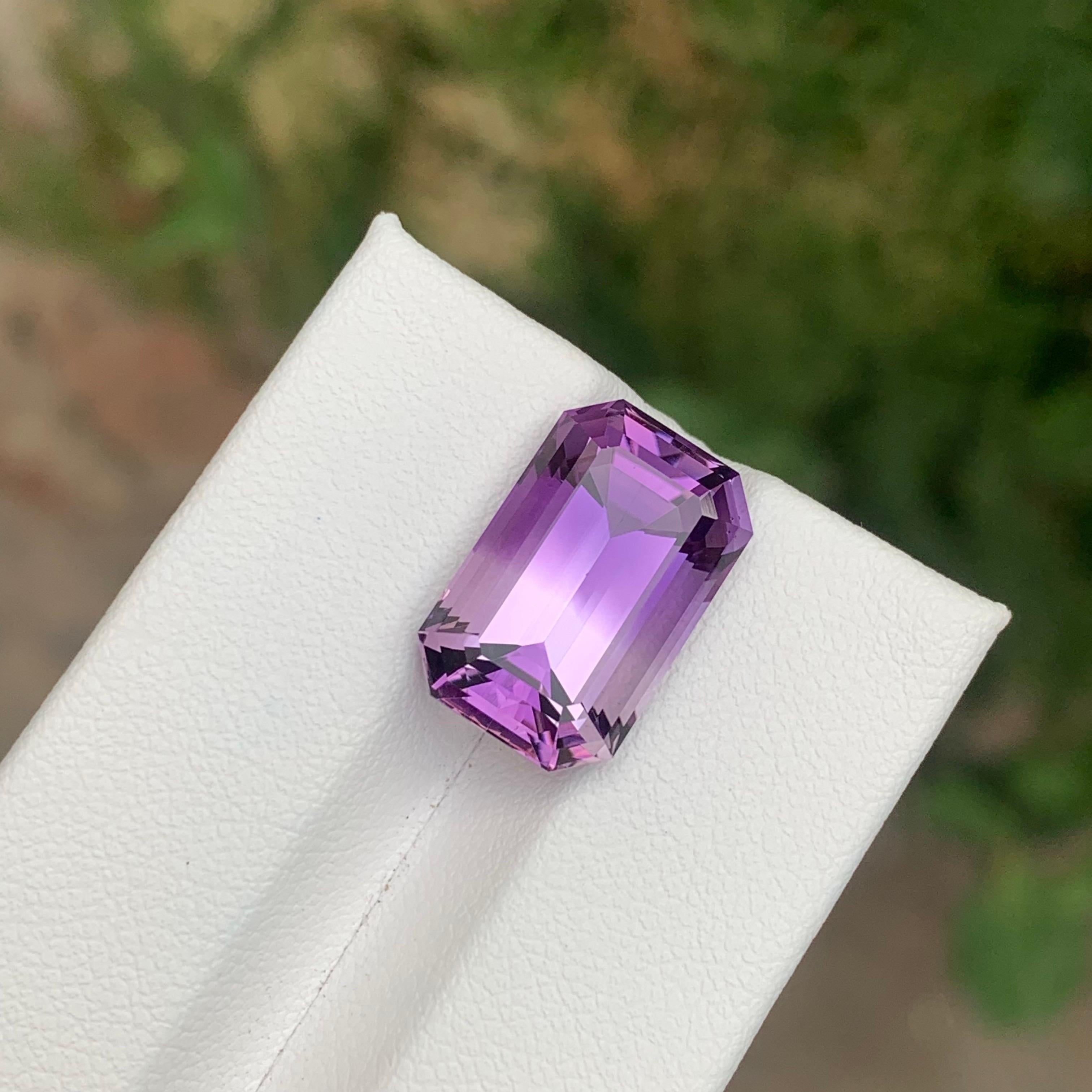 9.15 Carat Natural Loose Amethyst Emerald Shape Gemstone From Brazil (Améthyste en vrac en forme d'émeraude du Brésil) en vente 3