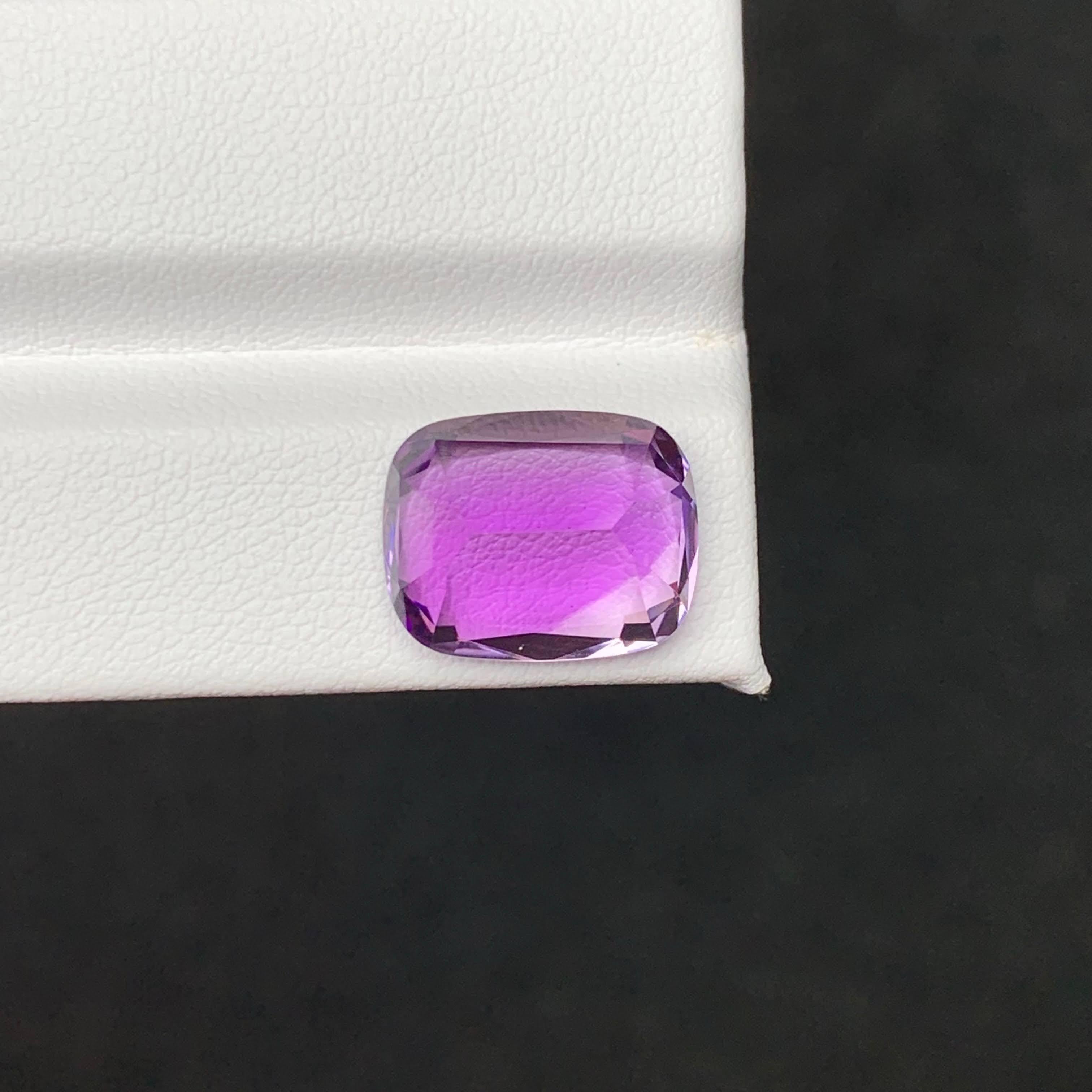 Moderne 9.15 Carat Natural Loose Purple Amethyst Stone Cushion Cut Brazilian Gemstone (pierre précieuse brésilienne) en vente