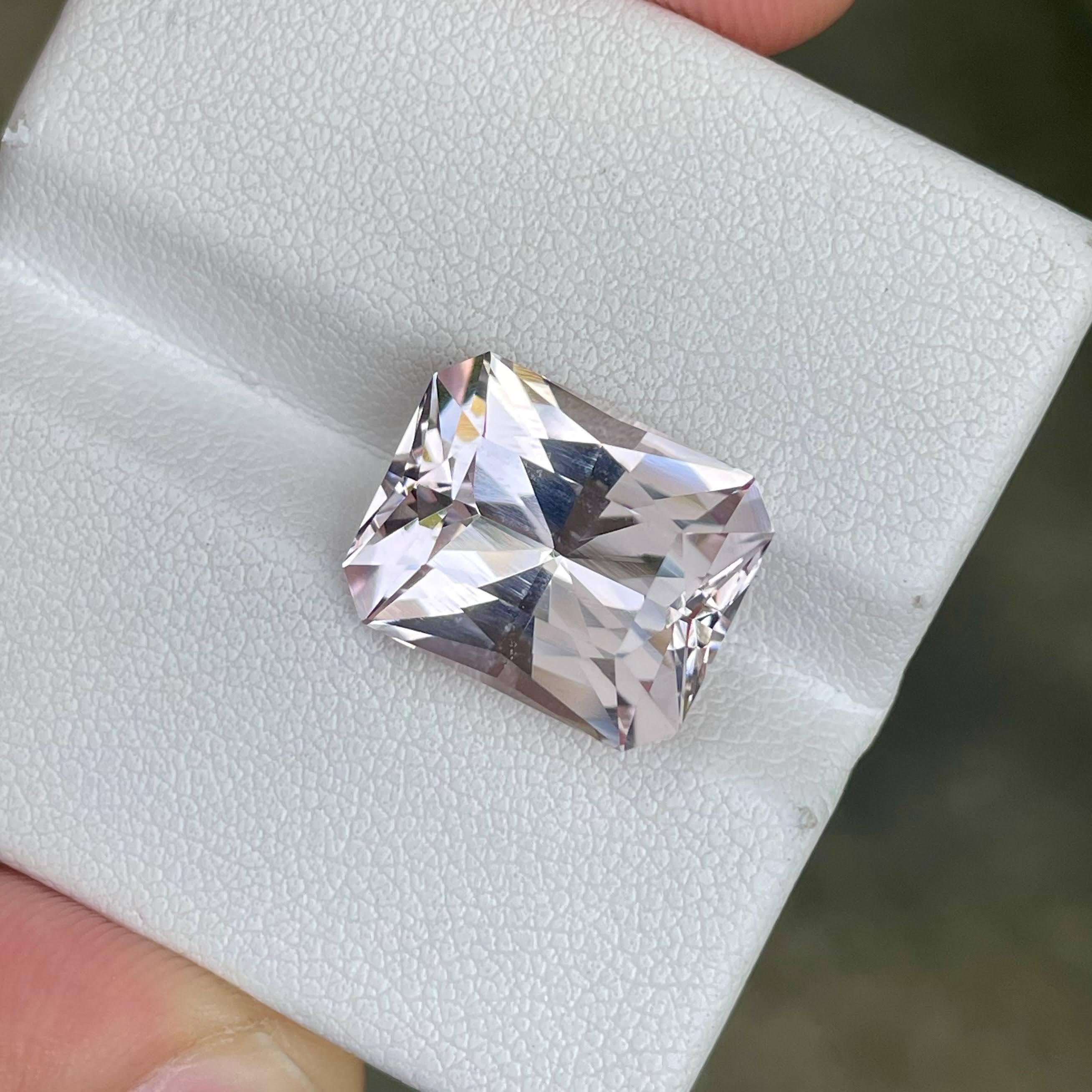 Gewicht: 9,15 Karat
Abmessungen: 14,3x11,5x8,2 mm
Klarheit: Augenrein
Herkunft: Afghanistan
Behandlung: Keine Behandlung
Form: Achteck
Schneiden: Scherenschnitt



Dieser exquisite 9,15 Karat schwere, rosafarbene Morganit-Edelstein ist ein wahres
