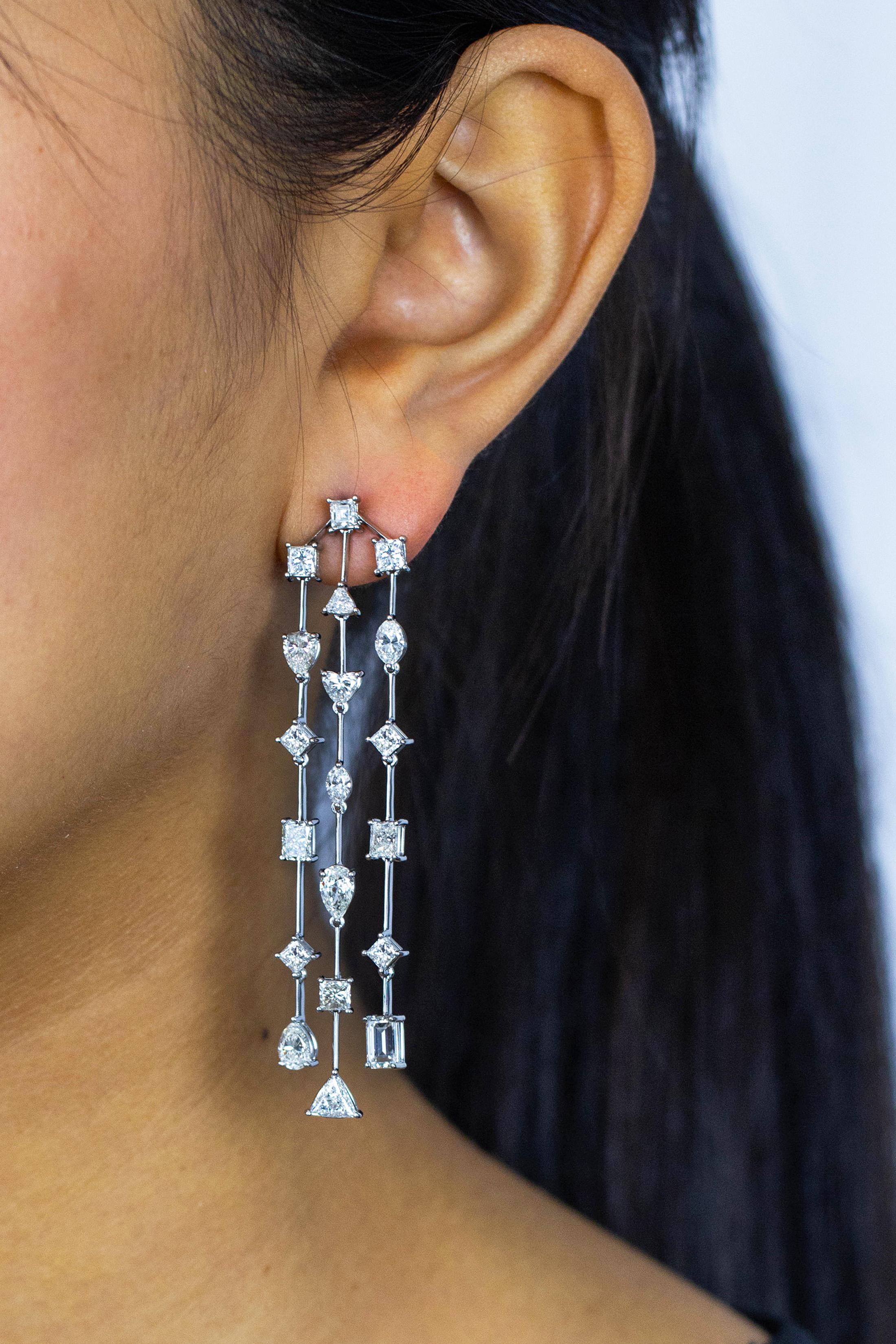 Contemporary 9.15 Carats Total Triple Column Fancy Cut Diamonds Drop Chandelier Earrings For Sale