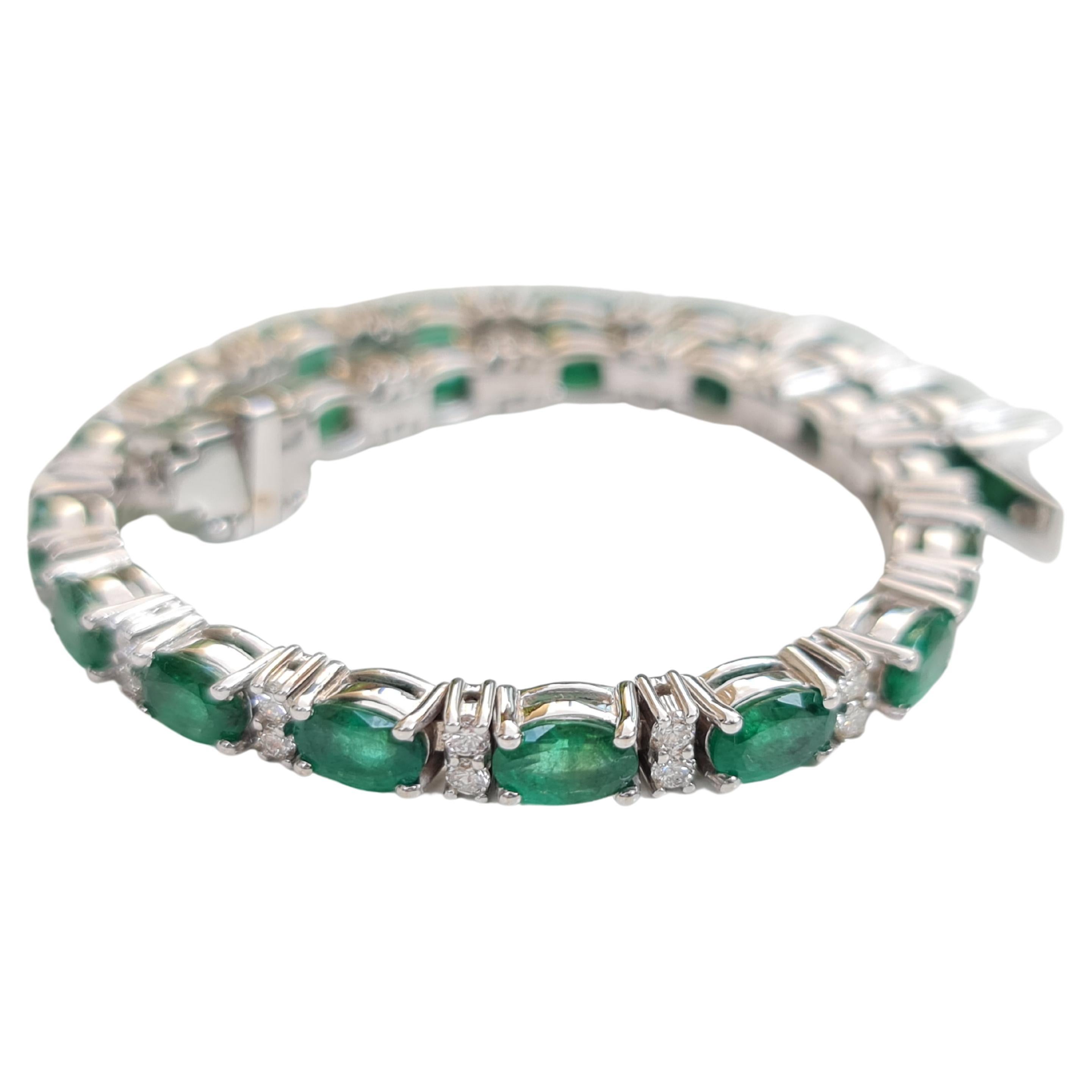 9.16 Carat Natural Green Emerald Bracelet 1.45 Carat Natural Diamonds, 14K Gold For Sale