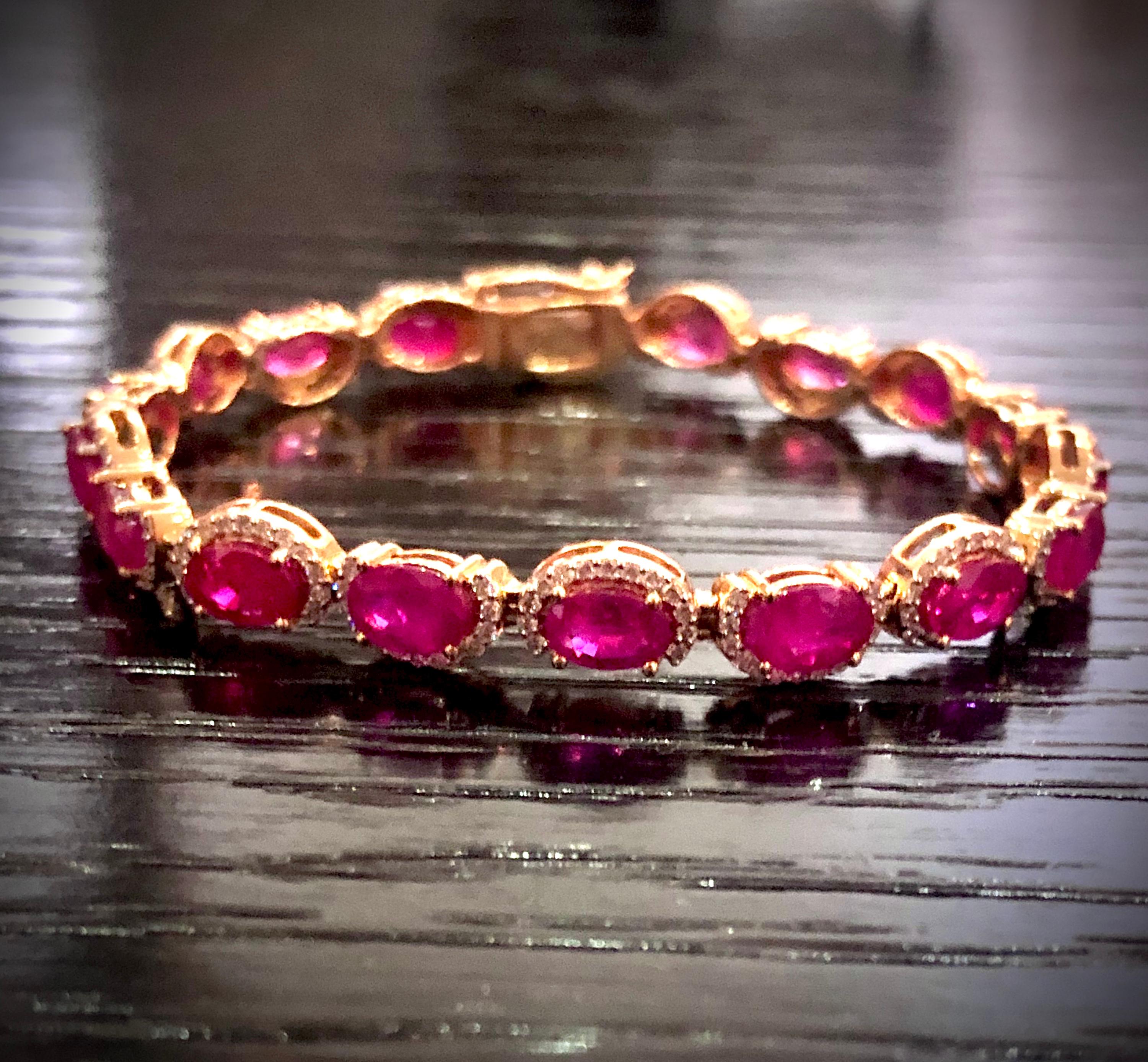 Moderne Bracelet tennis en or 18 carats avec diamants et rubis rose naturel de 9,16 carats en vente