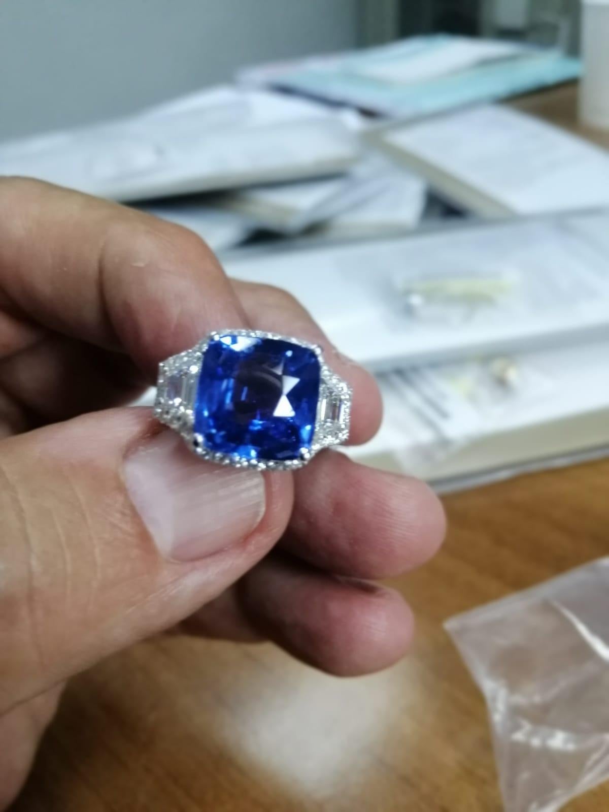 Taille coussin Saphir bleu coussin non chauffé de 9,16 carats (Ceylan) Bague certifiée GRS en vente