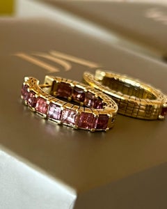 9, 17 Carat Malaya Garnet 18 Karat Yellow Gold Earrings "Oriental" by D&A