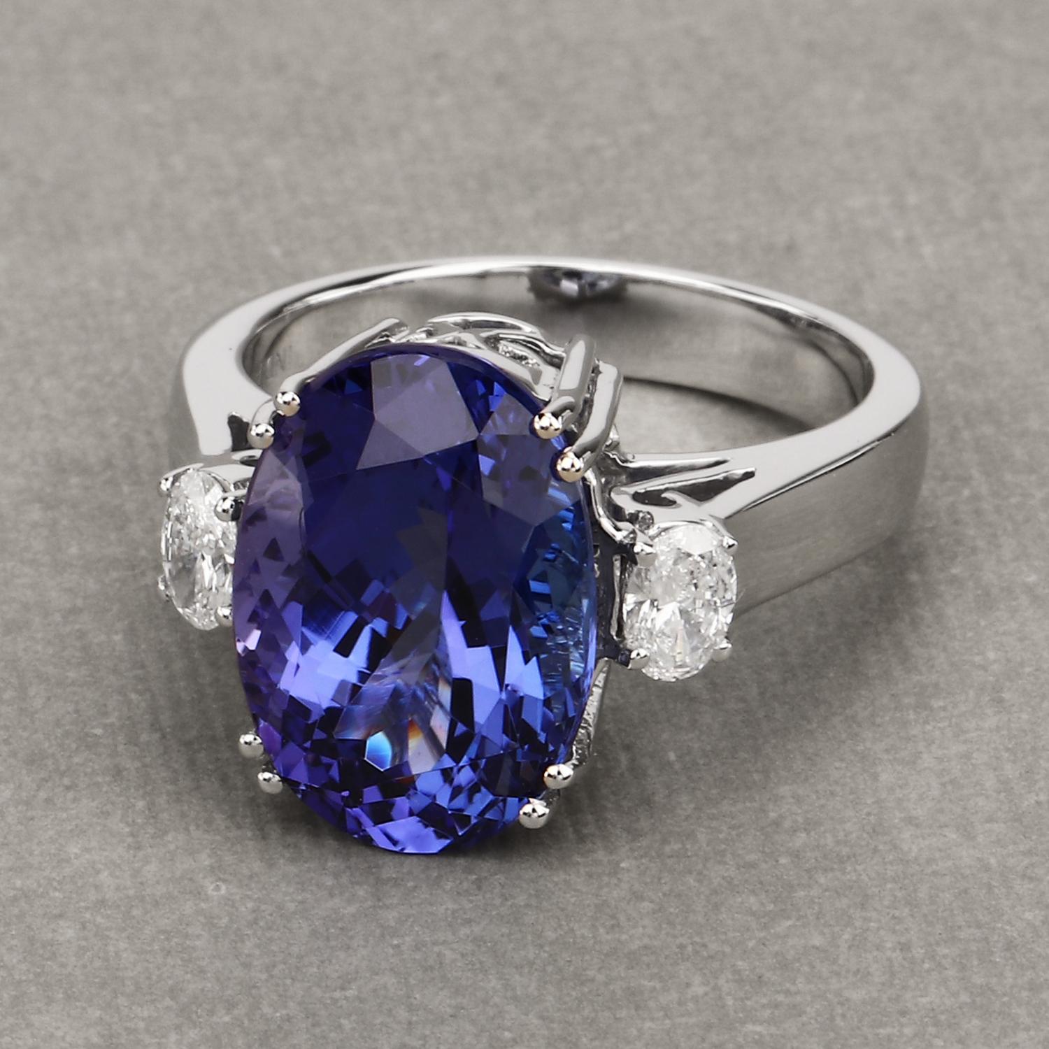 9.18 Carat Genuine Tanzanite and White Diamond 18 Karat White Gold Ring In New Condition For Sale In Great Neck, NY