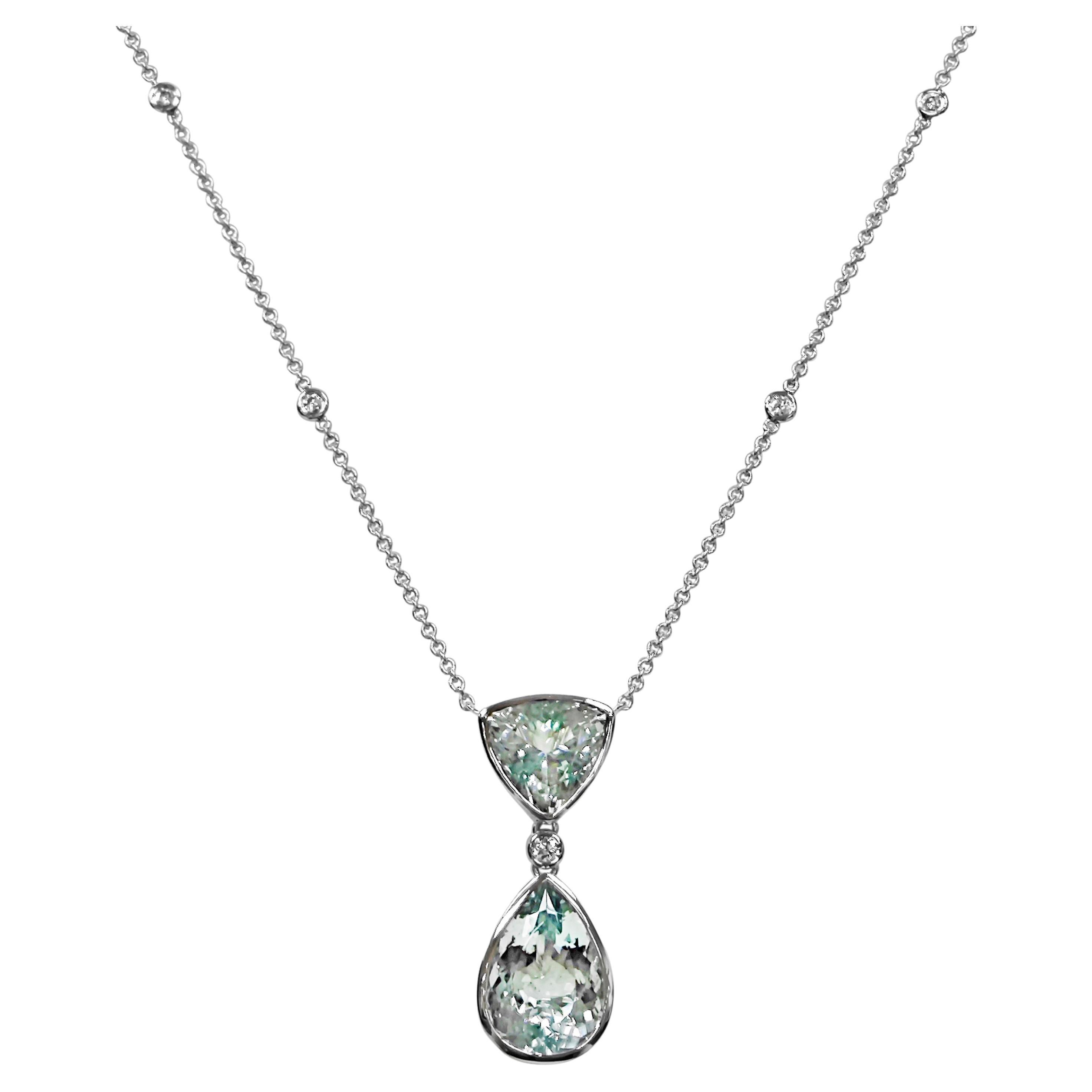 9.18 Carats Aquamarine and White Diamond White Gold Necklace For Sale