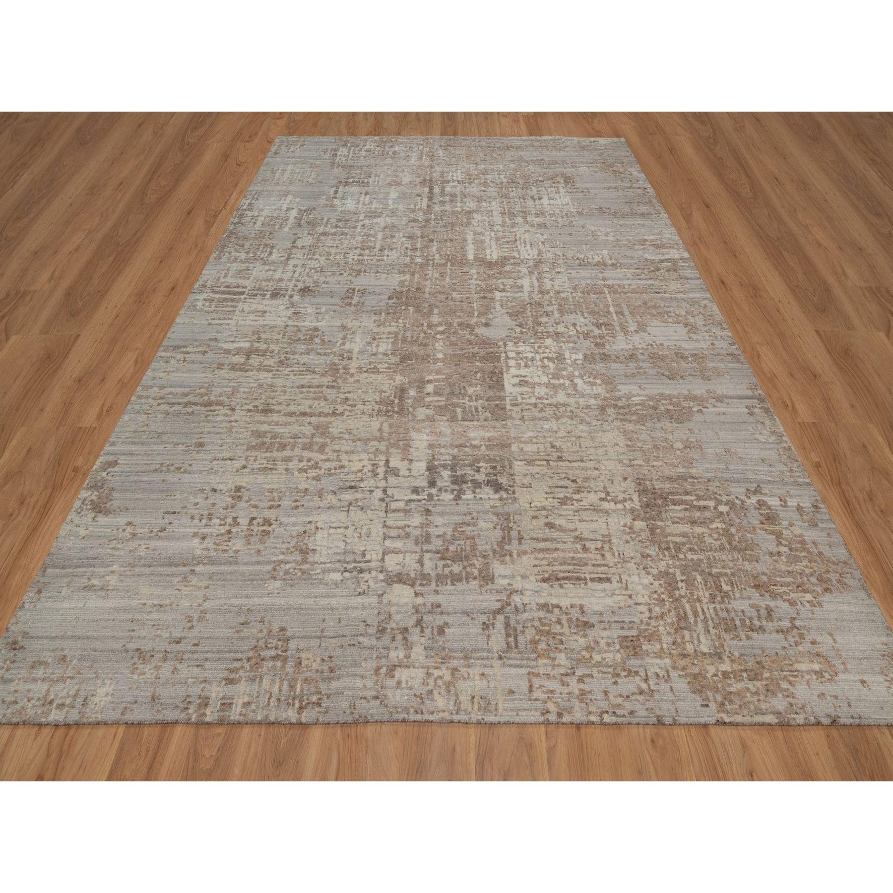 Marrone semolino, Design moderno cancellato, Annodato a mano, Filato a mano in lana naturale non colorata, Tappeto orientale
Materiali primari: Lana
Lattice: No Pile 
altezza: 0,25 pollici
Stile: Contemporaneo
Colore primario: Marrone
Colori