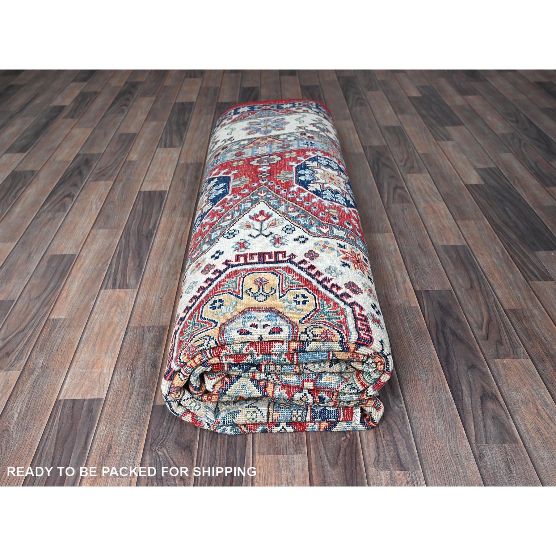Tapis en laine douce noué à la main rouge Kazak avec médaillons géométriques 9'1