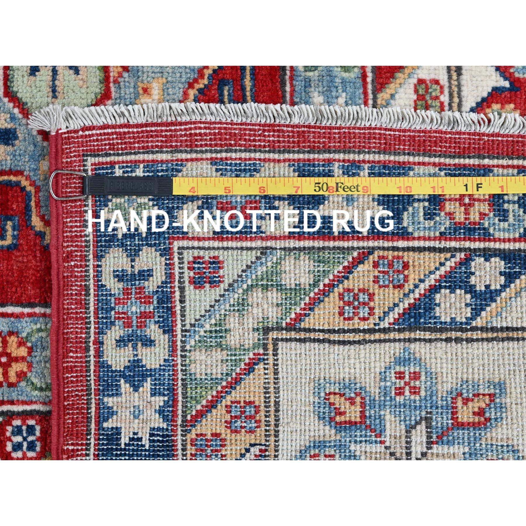 Tapis en laine douce noué à la main rouge Kazak avec médaillons géométriques 9'1