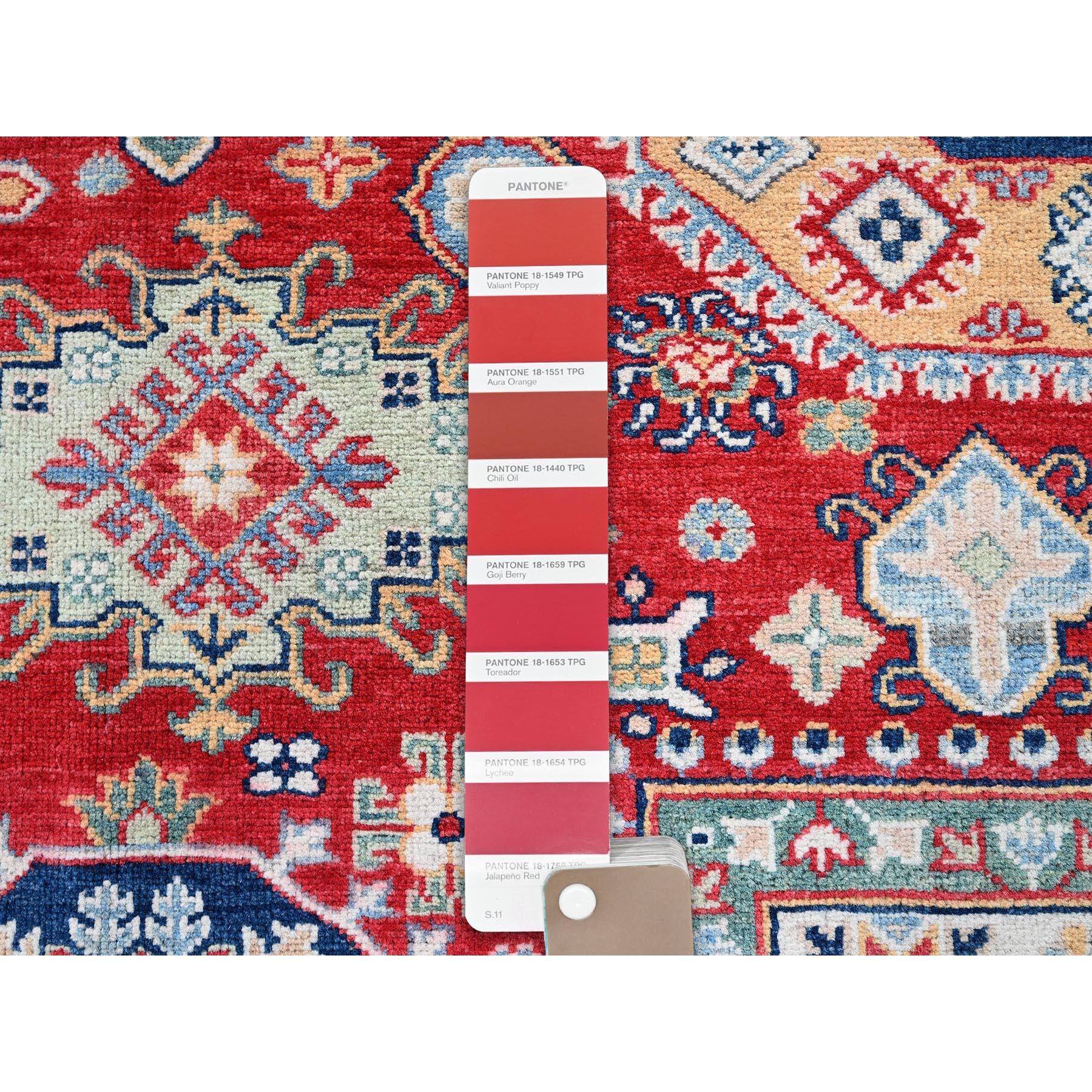 Laine Tapis en laine douce noué à la main rouge Kazak avec médaillons géométriques 9'1
