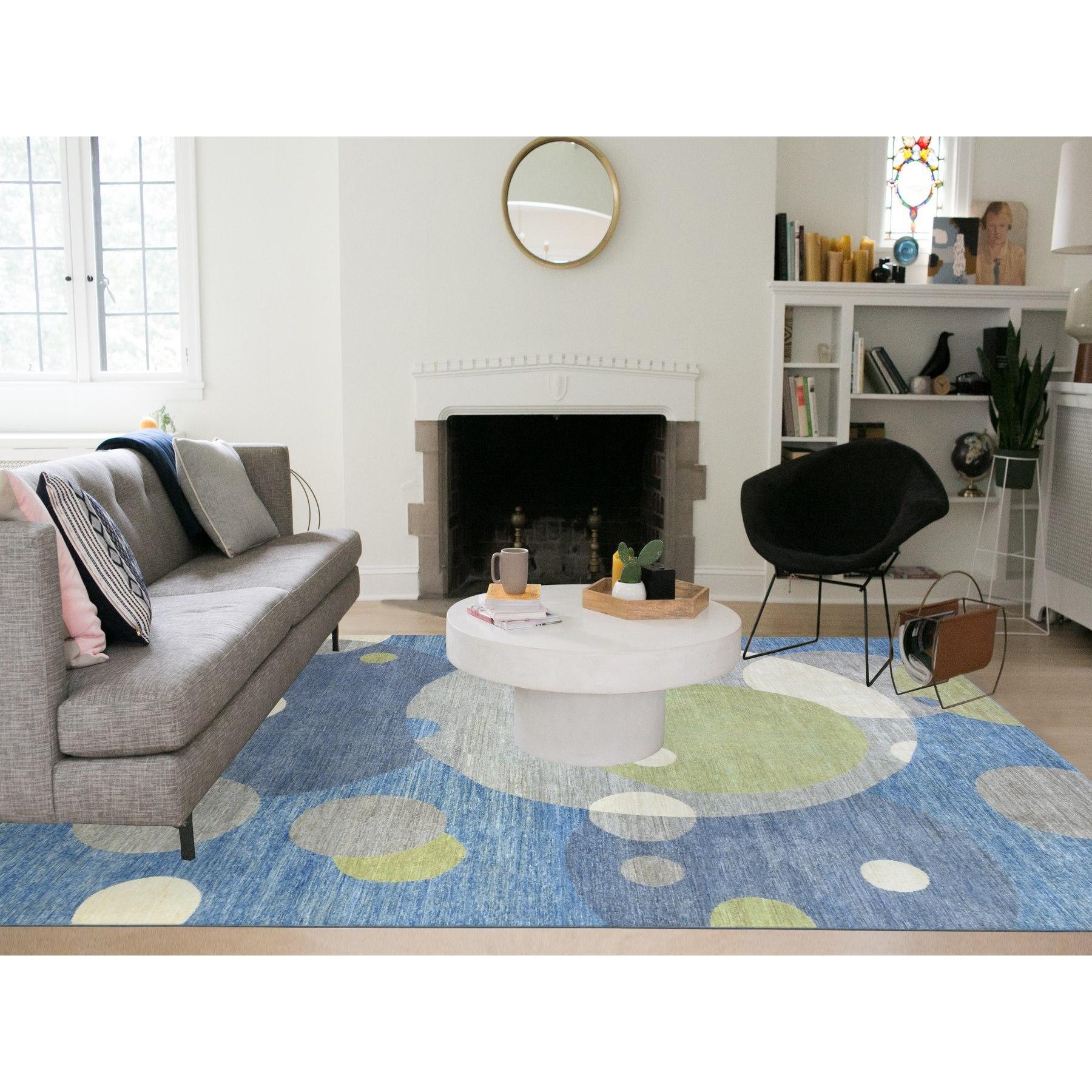 Dies ist eine wirklich echte one-of-a-kind bunte, moderne The Circles Design, natürliche Farbstoffe Dense weben, weich und samtig Wolle handgeknüpft, Orientteppich. Es wurde monatelang von erfahrenen Kunsthandwerkern in jahrhundertealten