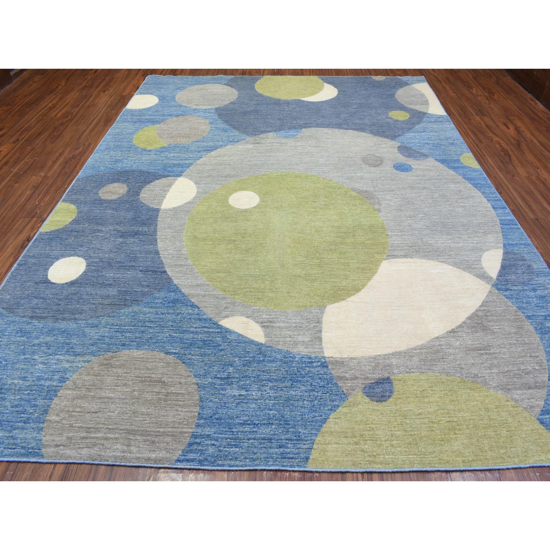 9'1 Zoll x 12 Zoll farbenfroher, moderner, handgeknüpfter Teppich im The Circles-Design aus weicher Wolle (Moderne) im Angebot
