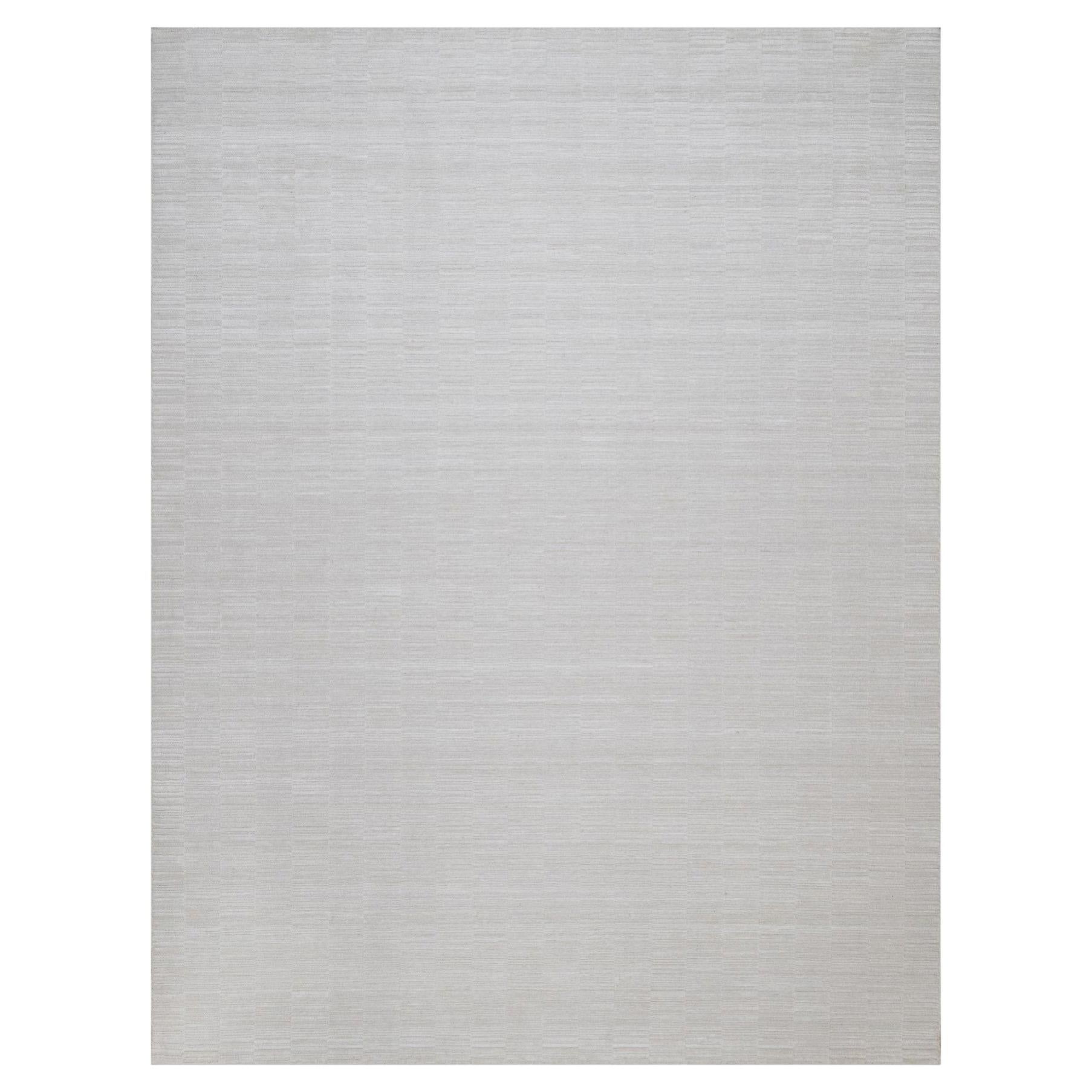 Tapis en polyester tissé à la main, motif « Striae » moderne uni blanc « Daisy », dimensions : 9'1" x 12'1" en vente