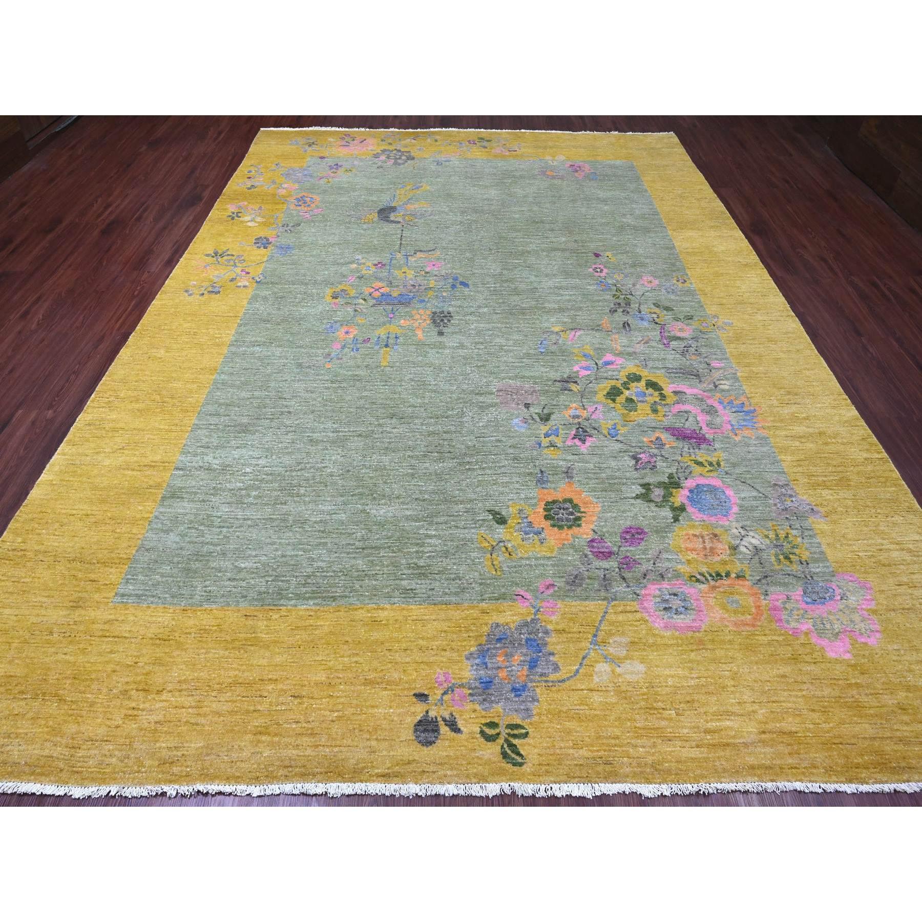 Salbei Grün, Chinesisch Art Deco inspiriert Peshawar, Handgeknüpft, Natürliche Farbstoffe, 100% Wolle, Orientteppich
Primäre MATERIALIEN: Wolle
Latex: Kein Flor 
Höhe: 0,25 Zoll
Stil: Transitional
Grundfarbe: Grün
Sekundäre Farben: Orange, Rosa,
