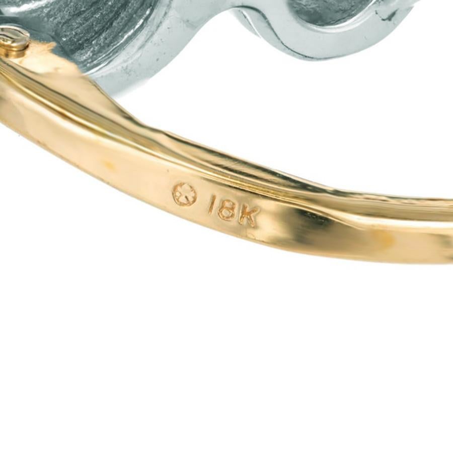 Pendants d'oreilles en or bicolore sertis de lunette de diamants de 0,92 carat Bon état - En vente à Stamford, CT