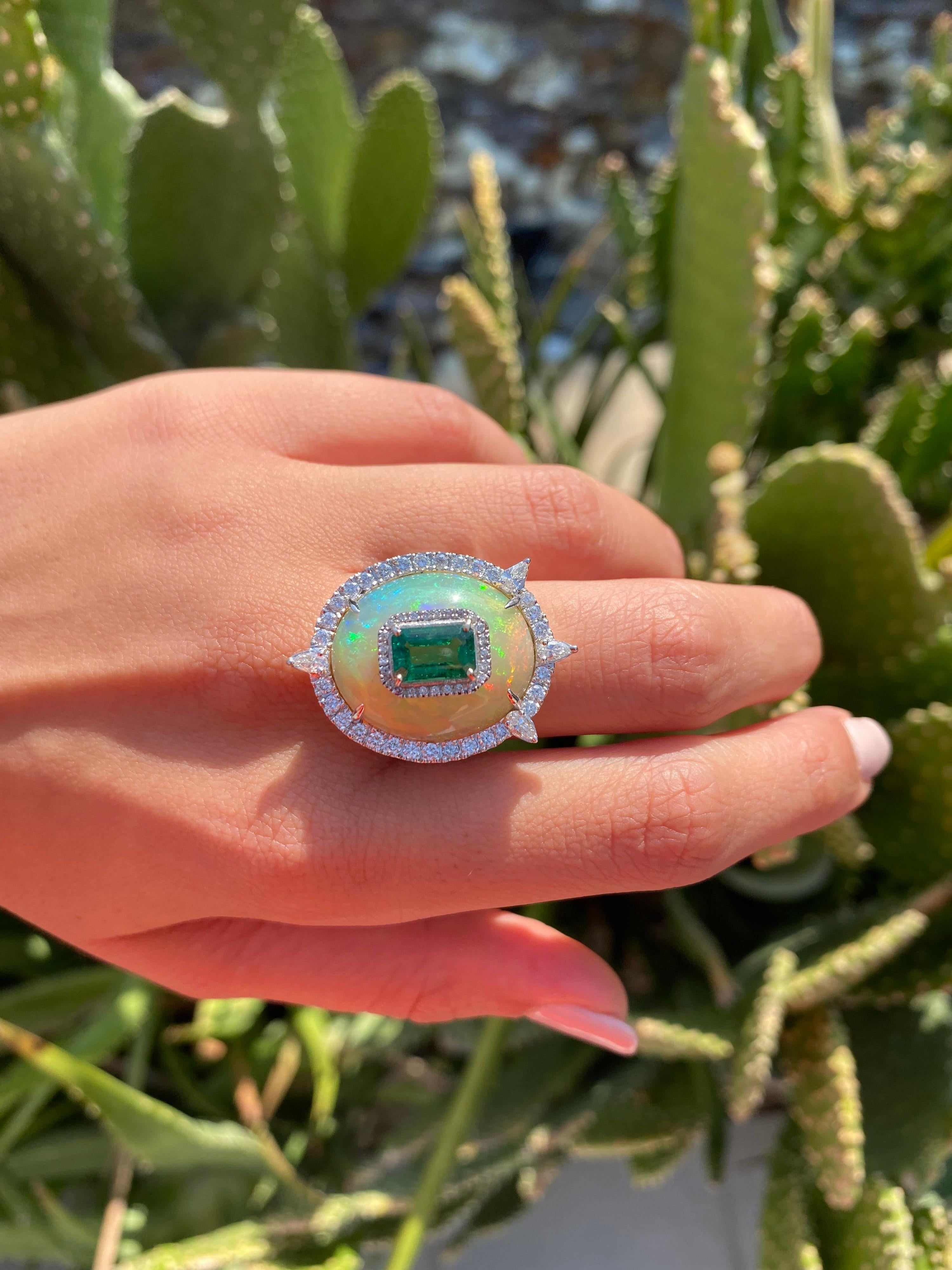 9.2 Carat Opal and Emerald Cocktail Ring In New Condition For Sale In Bangkok, Thailand
