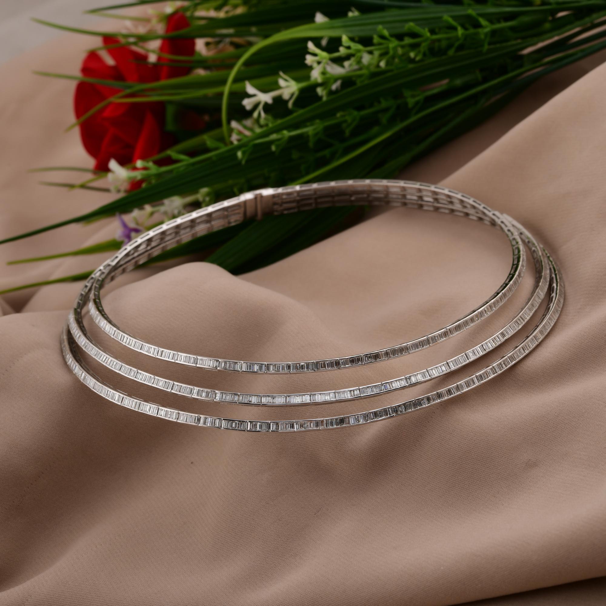 Donna 9,2 Carati SI/H Baguette Diamond Triplo Strato Collana Choker 18 Karat White Gold in vendita