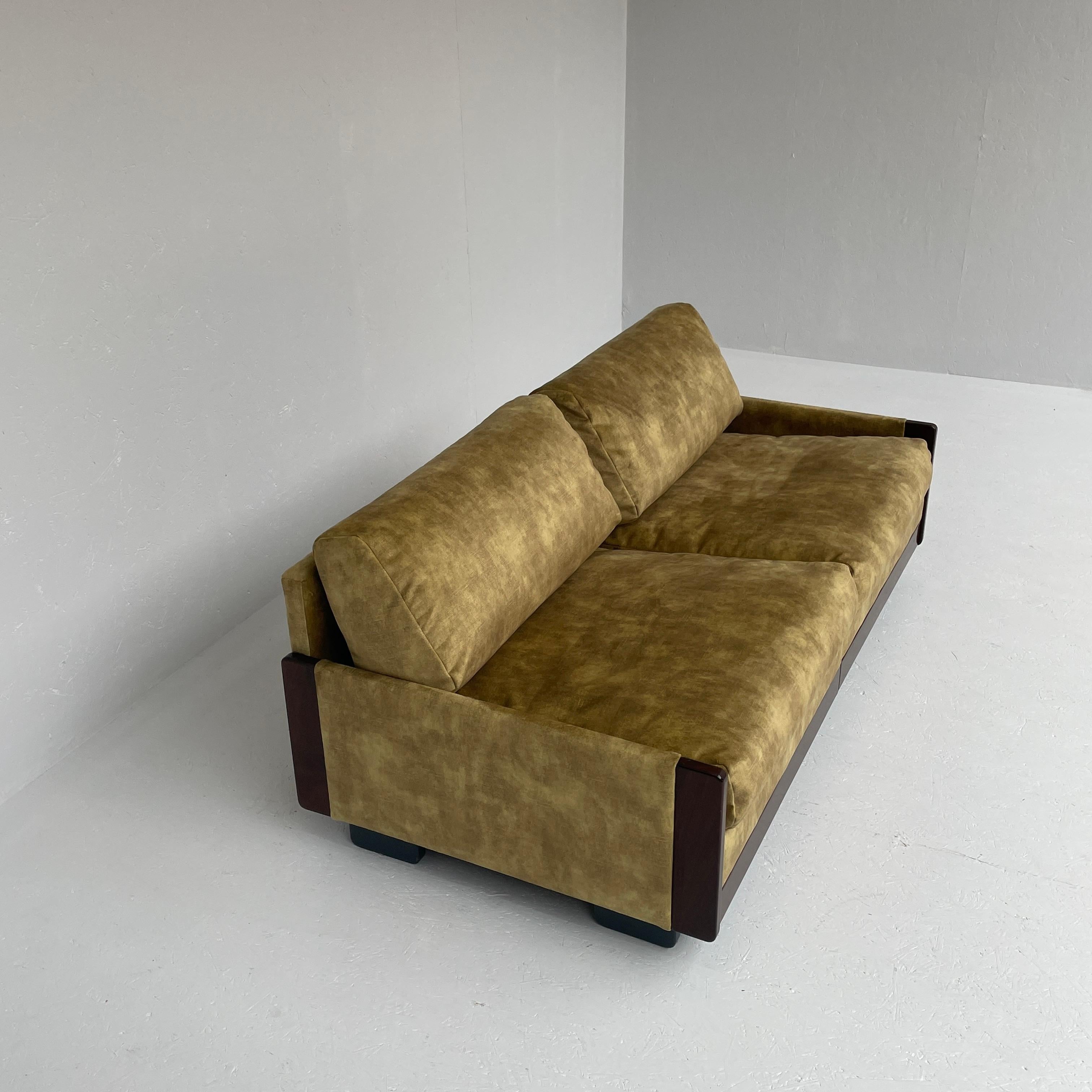 920 3 Seater sofa by Afra & Tobia Scarpa for Cassina, 1970s.

Dimensions: H 64 cm, W 145 cm, D 75 cm, SH 34 cm.

In mint condition, fabric reupholstered in beautiful yellow/green wash.